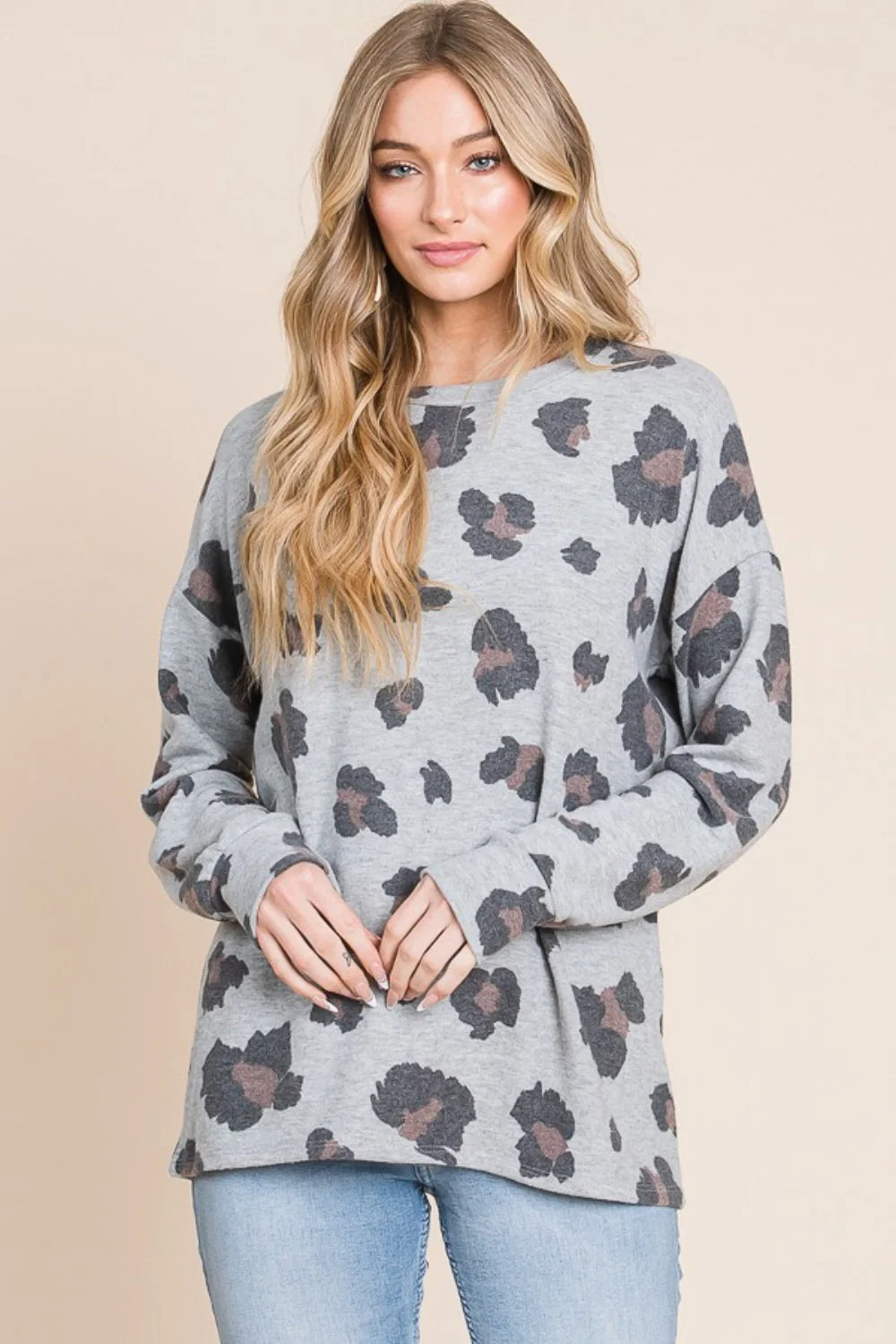 Isadora | Leopard print t-shirt with dropped shoulder - Image 3