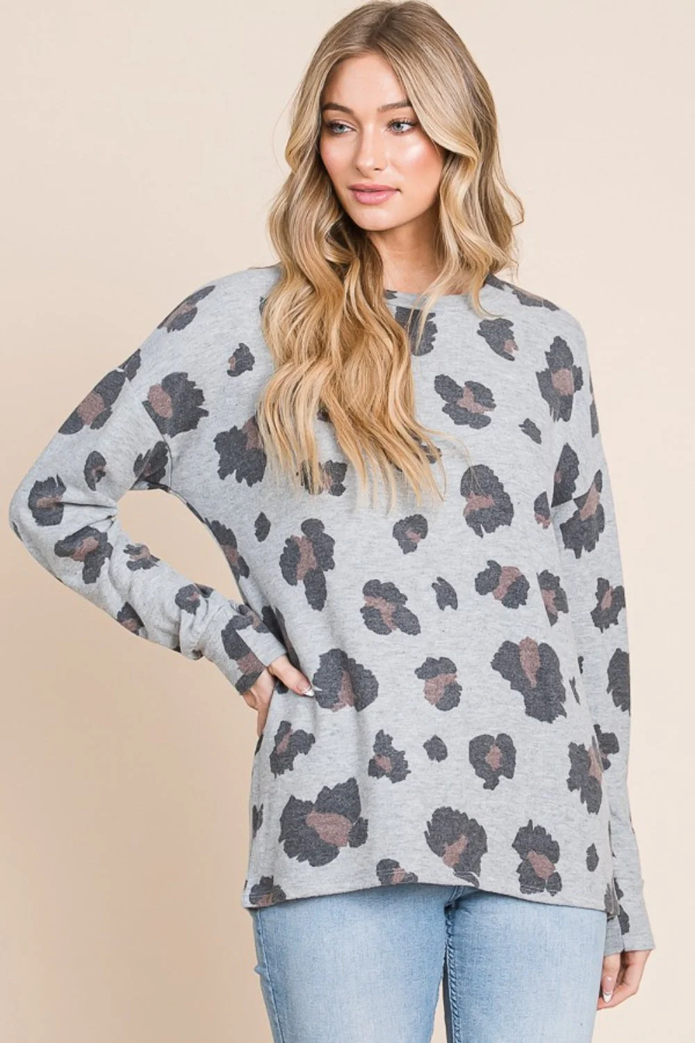 Isadora | Leopard print t-shirt with dropped shoulder - Image 5