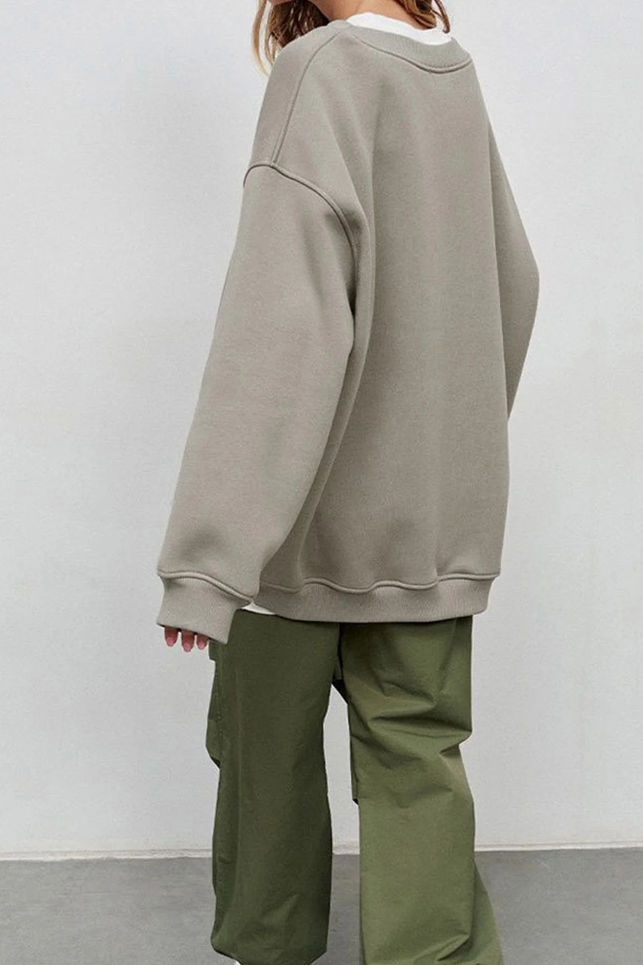 Isadora | Solid oversized crew neck sweatshirt - Image 14