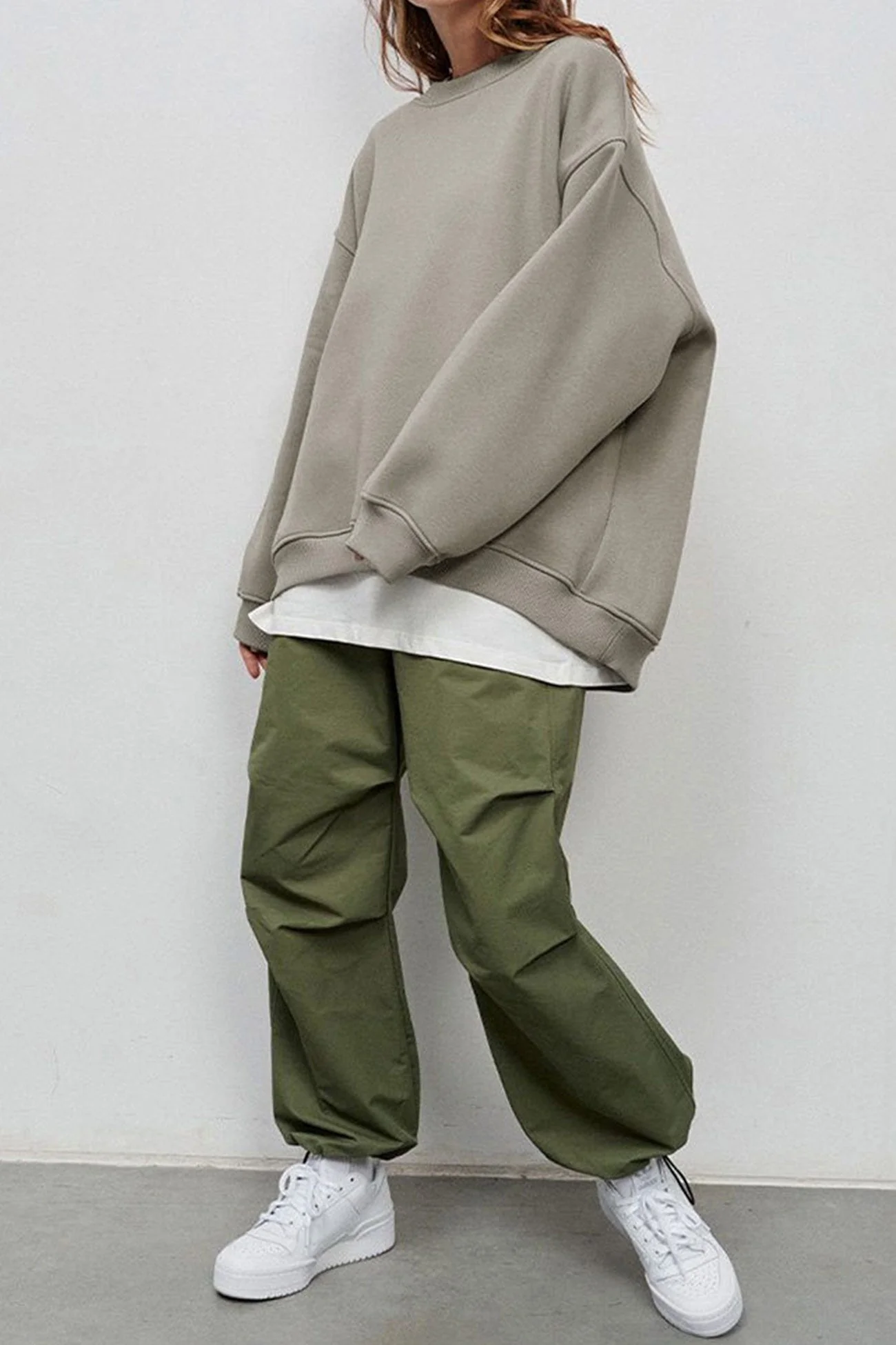 Isadora | Solid oversized crew neck sweatshirt - Image 15