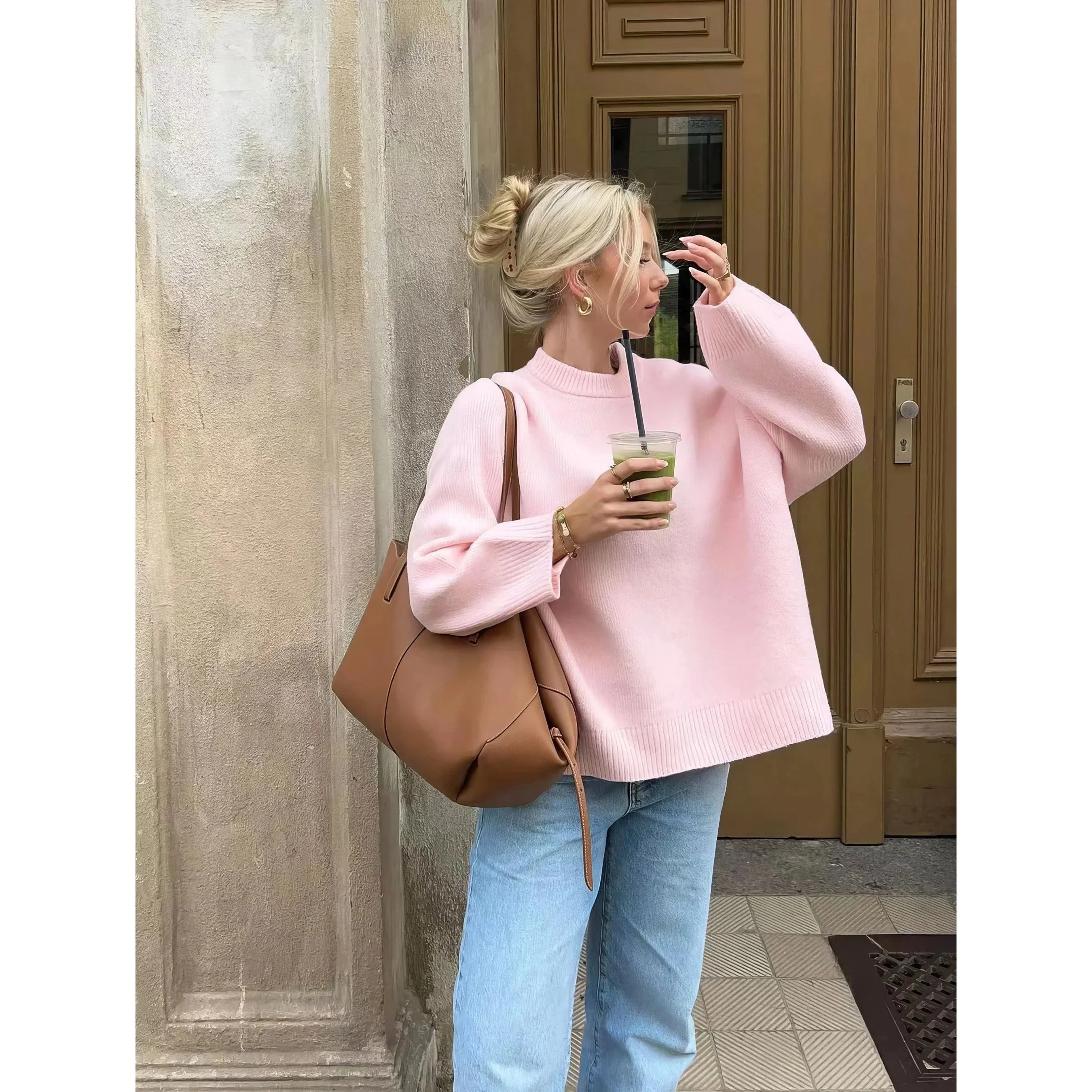 Ivana | Soft knitted sweater with feminine details
