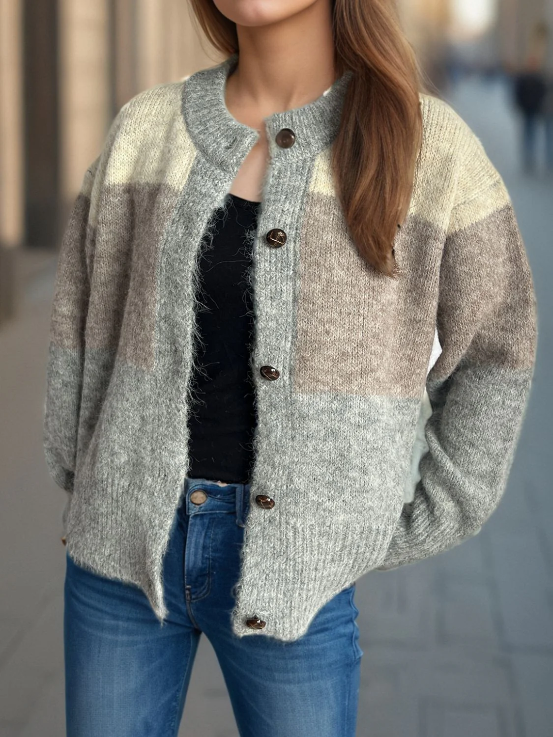 Jacqueline | Color block crew neck cardigan with buttons - Image 11
