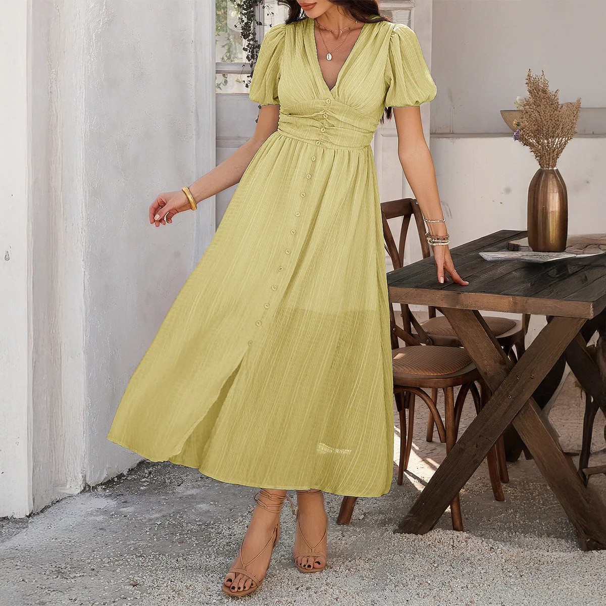 Jade® | Elegant Maxi Dress With Puff Sleeves And A V-Neckline - Image 2