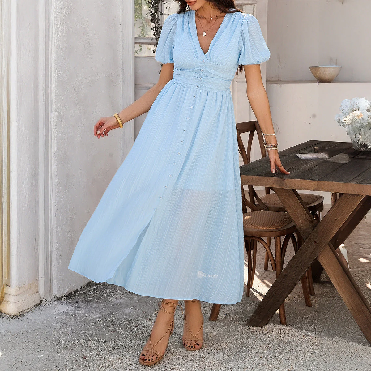 Jade® | Elegant Maxi Dress With Puff Sleeves And A V-Neckline - Image 4