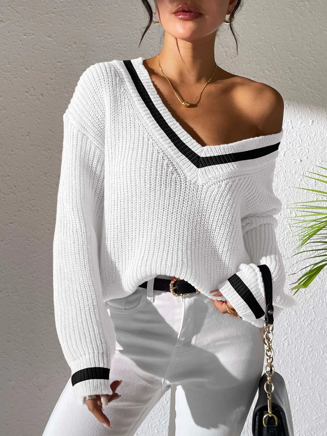 Jeanette | Long-sleeved sweater with contrast trim and V-neck - Image 4