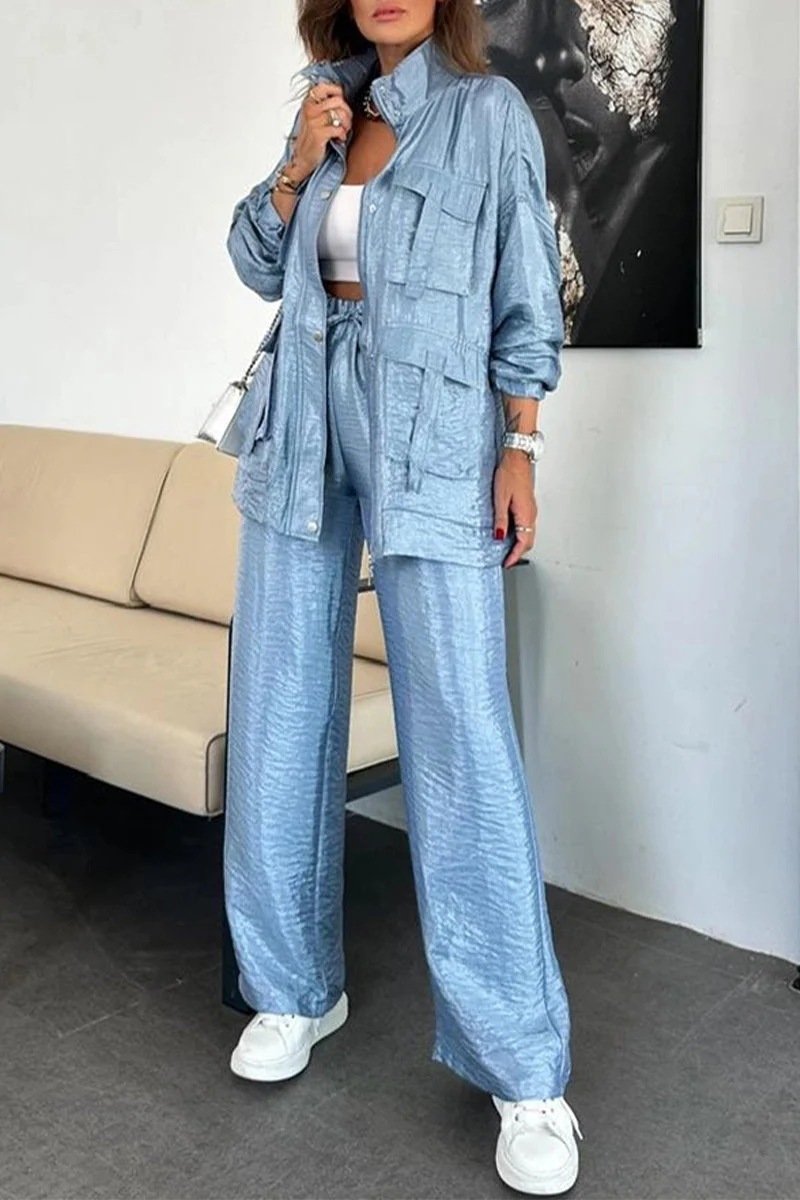 Jessa | Casual, long-sleeved two-piece suit with a gathered stand-up collar and pockets