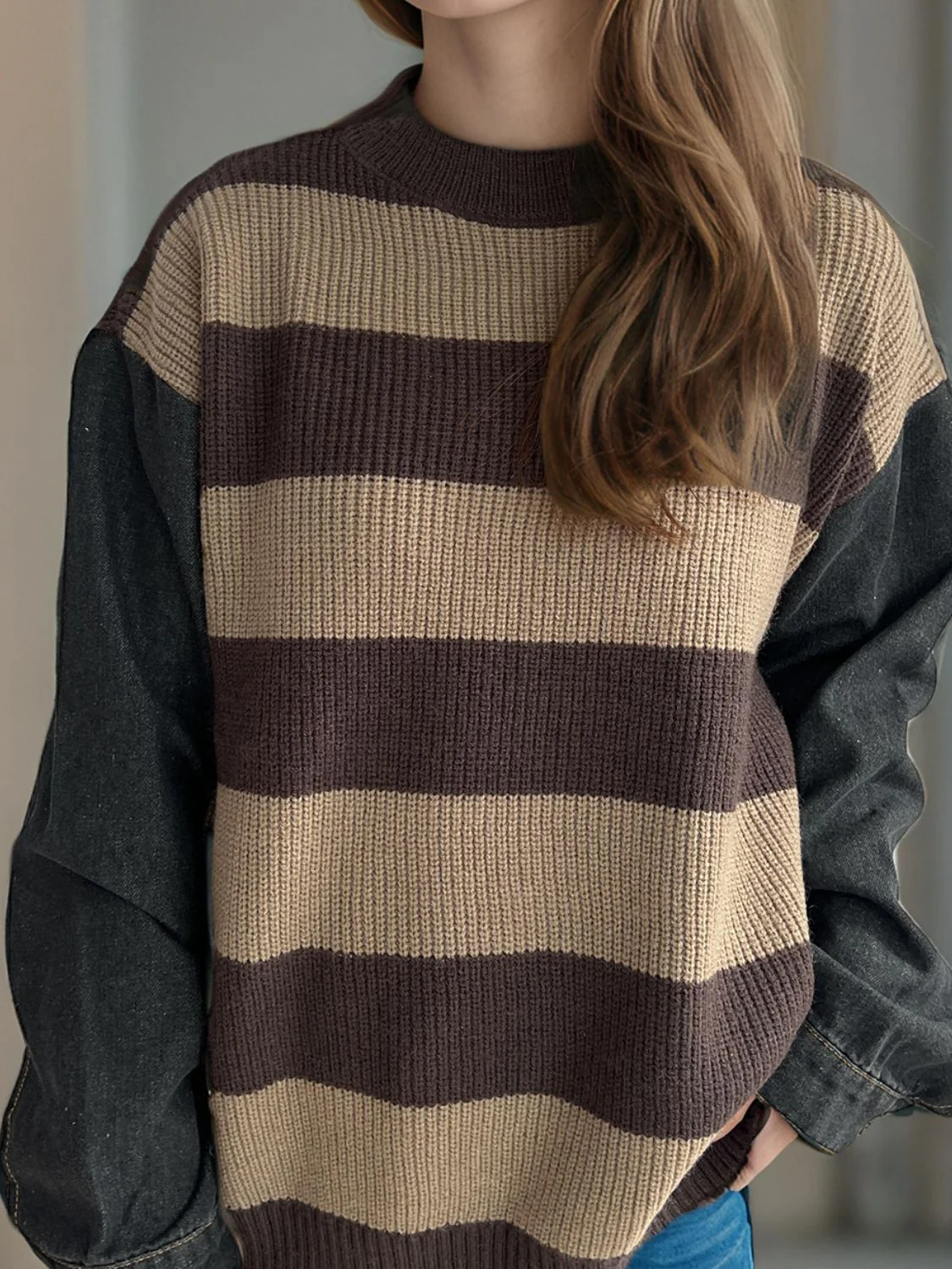 Johana | Contrasting long-sleeved sweater with a crew neck - Image 10