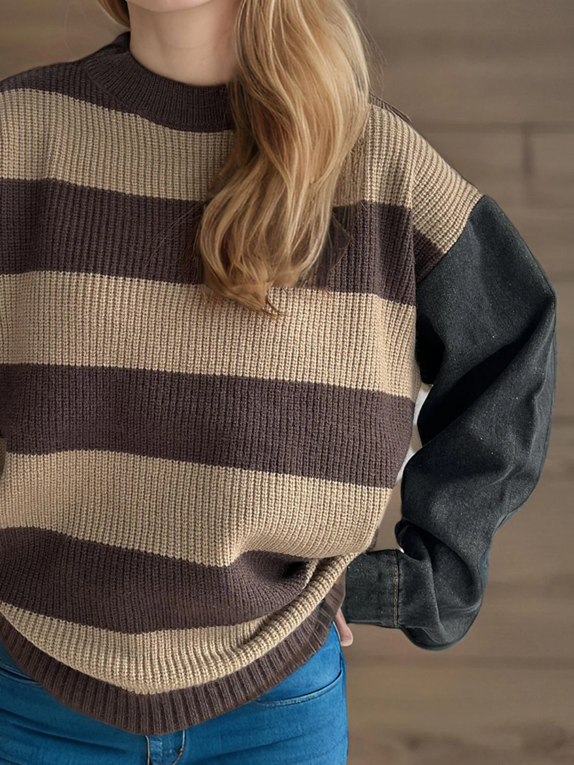 Johana | Contrasting long-sleeved sweater with a crew neck - Image 11