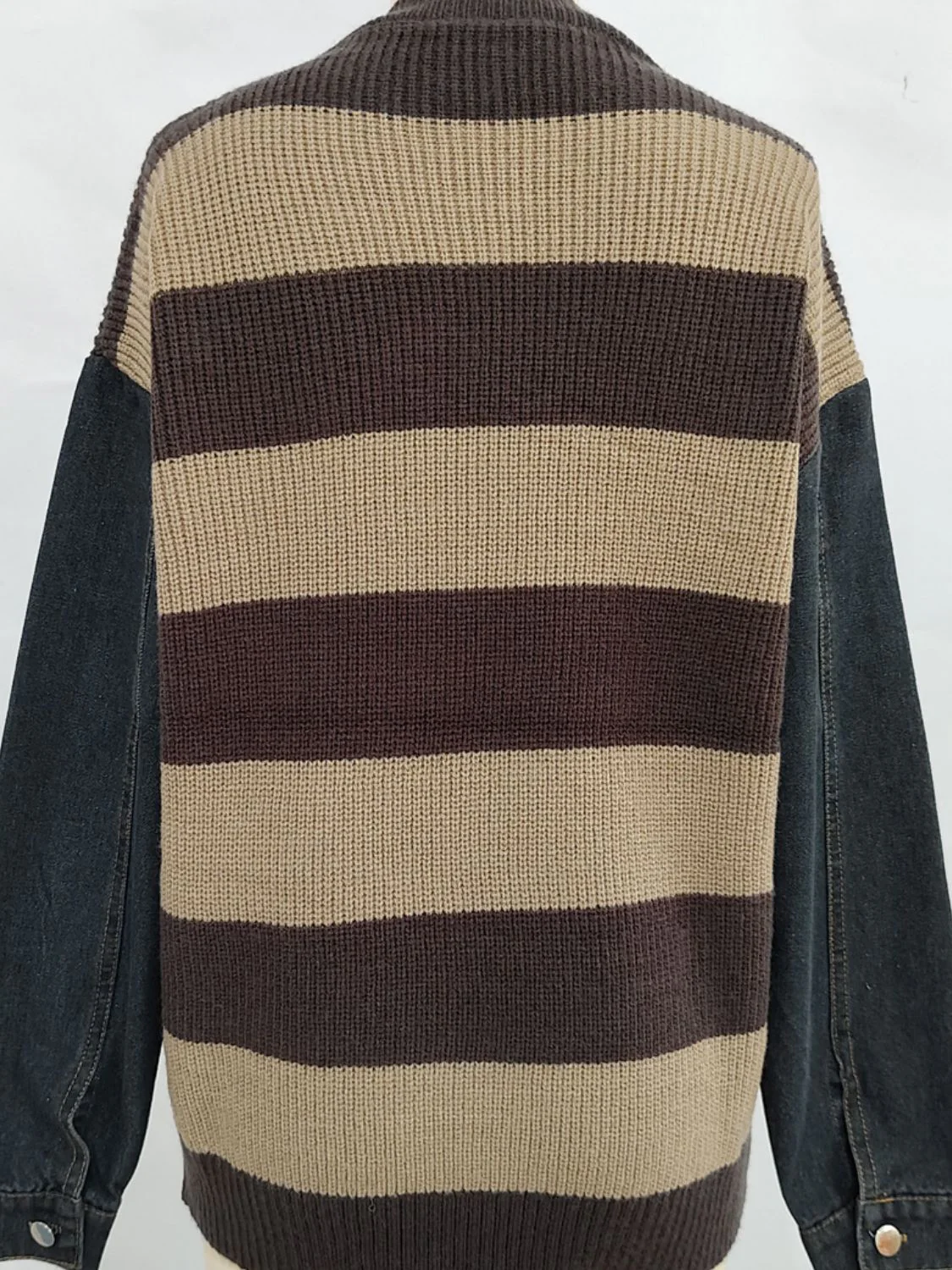 Johana | Contrasting long-sleeved sweater with a crew neck - Image 12