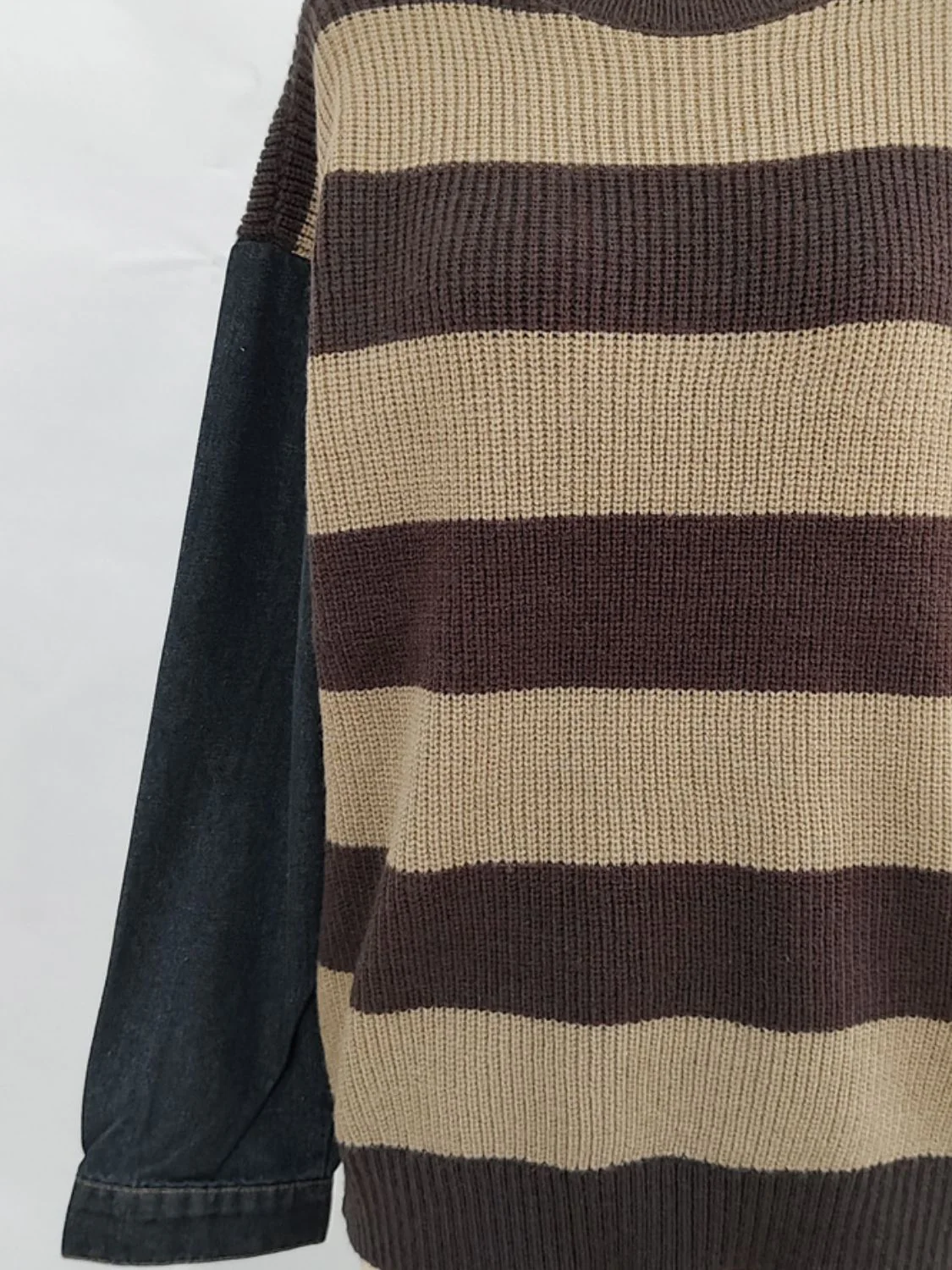 Johana | Contrasting long-sleeved sweater with a crew neck - Image 13