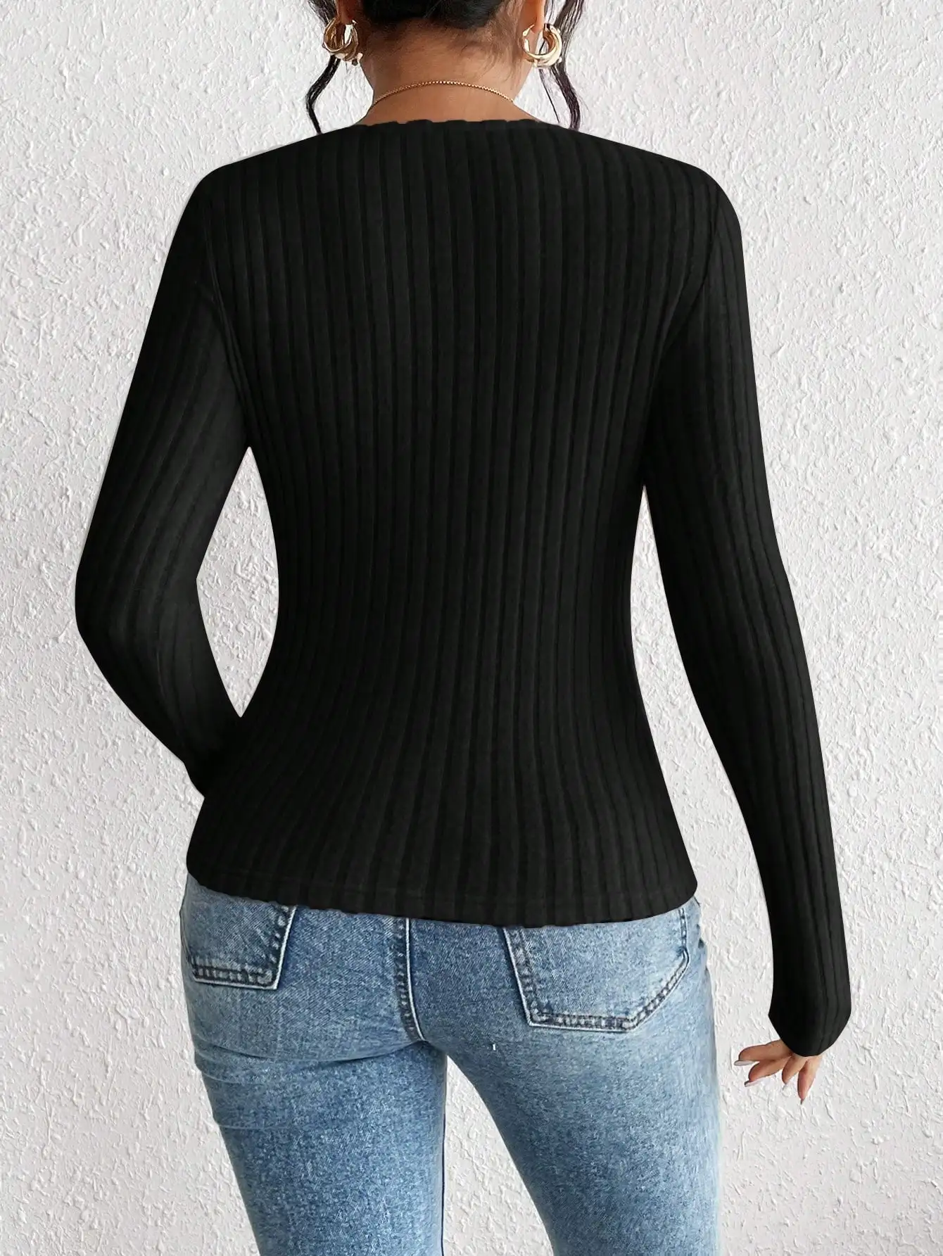 Josefina | Fashionable autumn/winter sweater with diamond-shaped collar