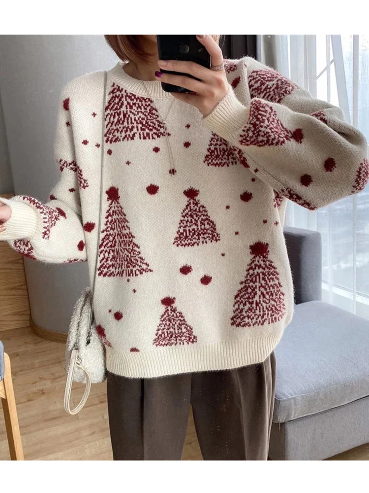 Karolina® | Warm women's knitted sweater with a Christmas tree print and a loose fit - Image 3