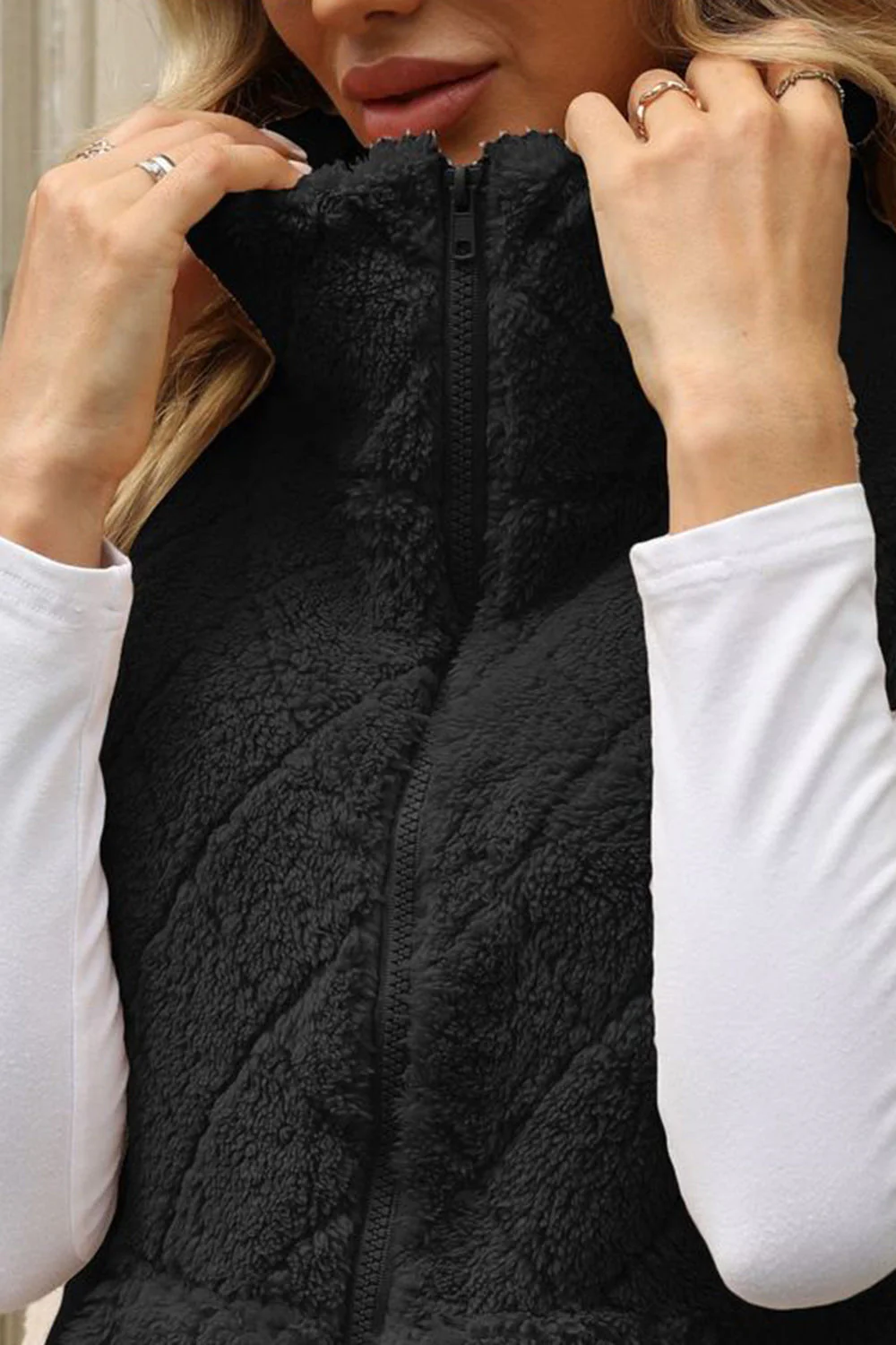 Katherine | Vest with a fluffy checked structure and zipper - Image 10