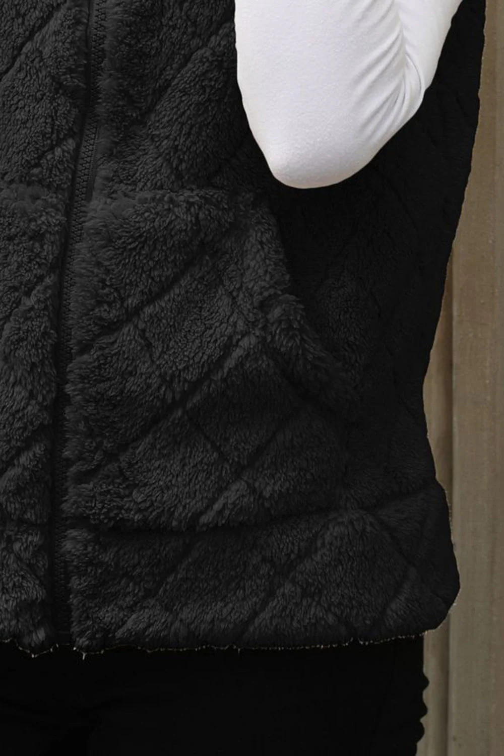 Katherine | Vest with a fluffy checked structure and zipper - Image 11