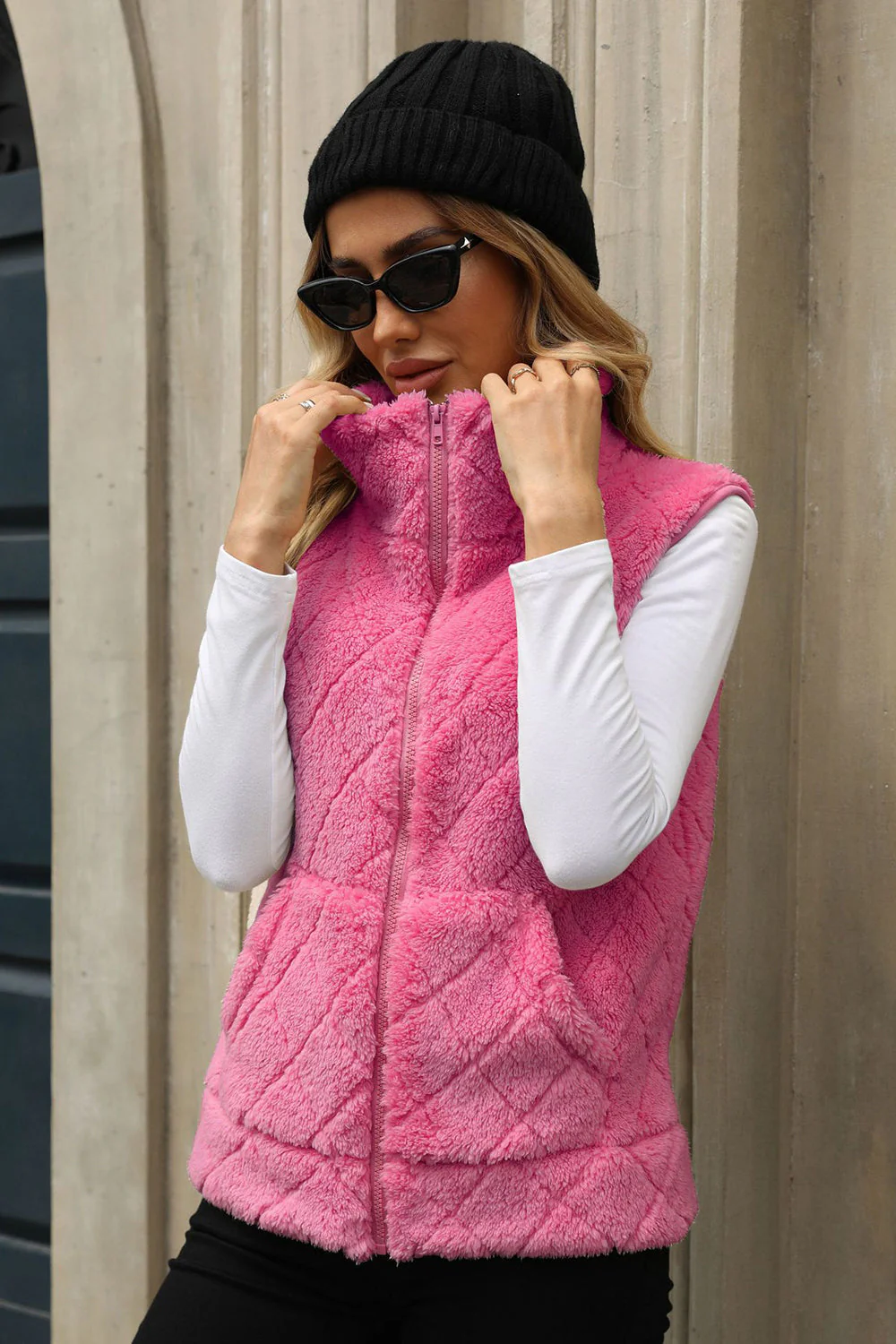 Katherine | Vest with a fluffy checked structure and zipper - Image 12