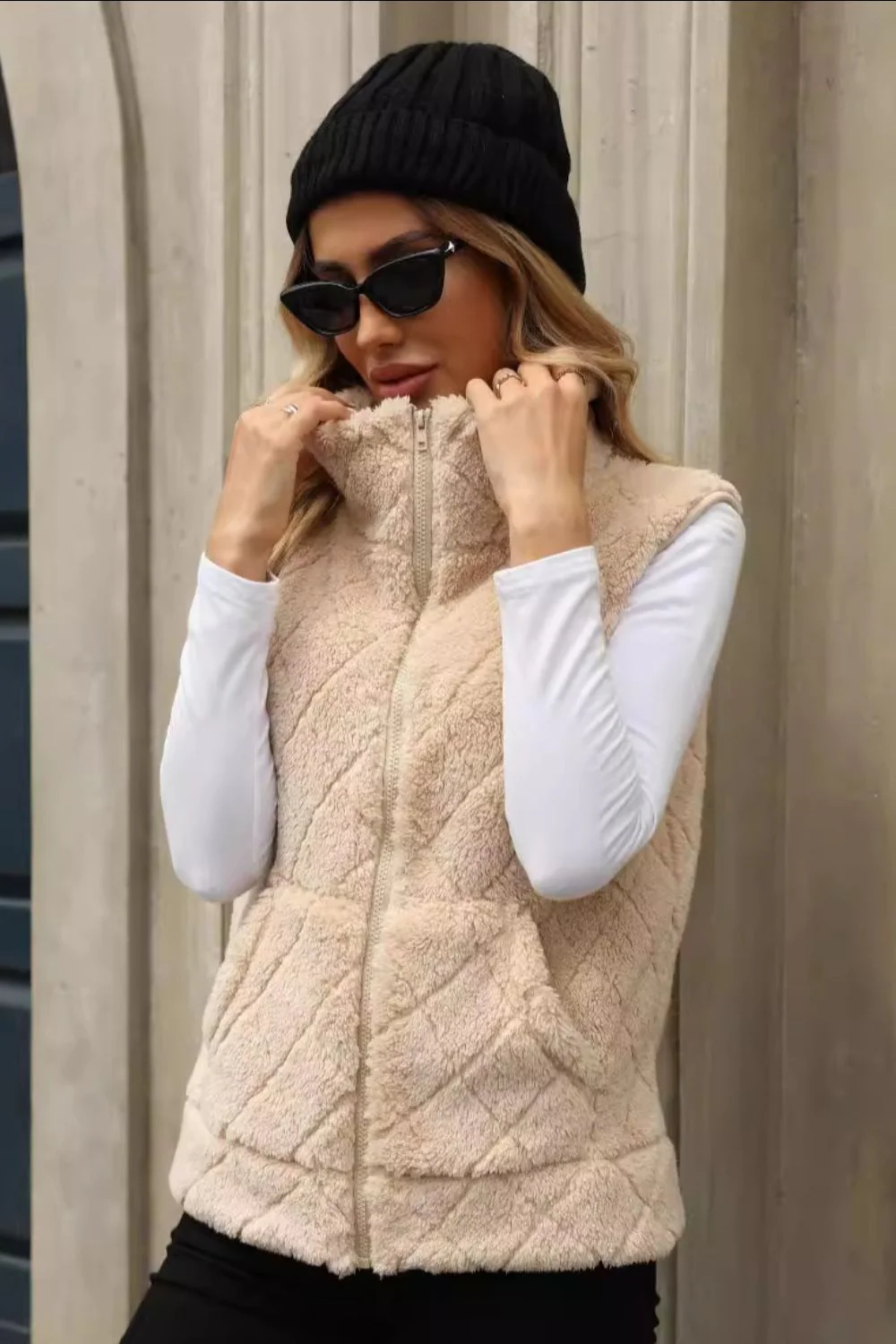 Katherine | Vest with a fluffy checked structure and zipper - Image 5