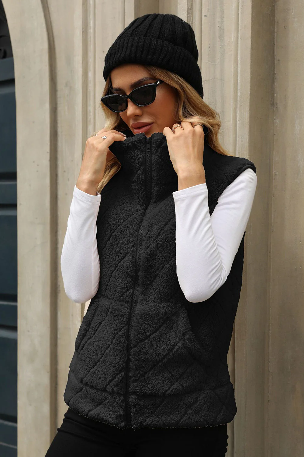 Katherine | Vest with a fluffy checked structure and zipper - Image 9
