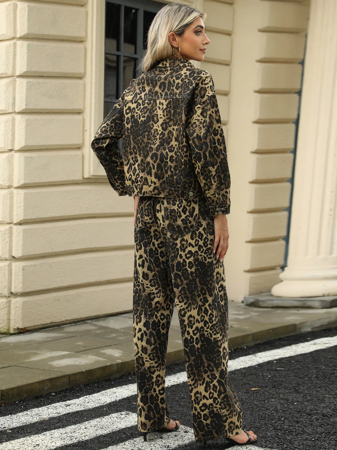 Klara | Long sleeve denim jacket with pockets and leopard print - Image 8