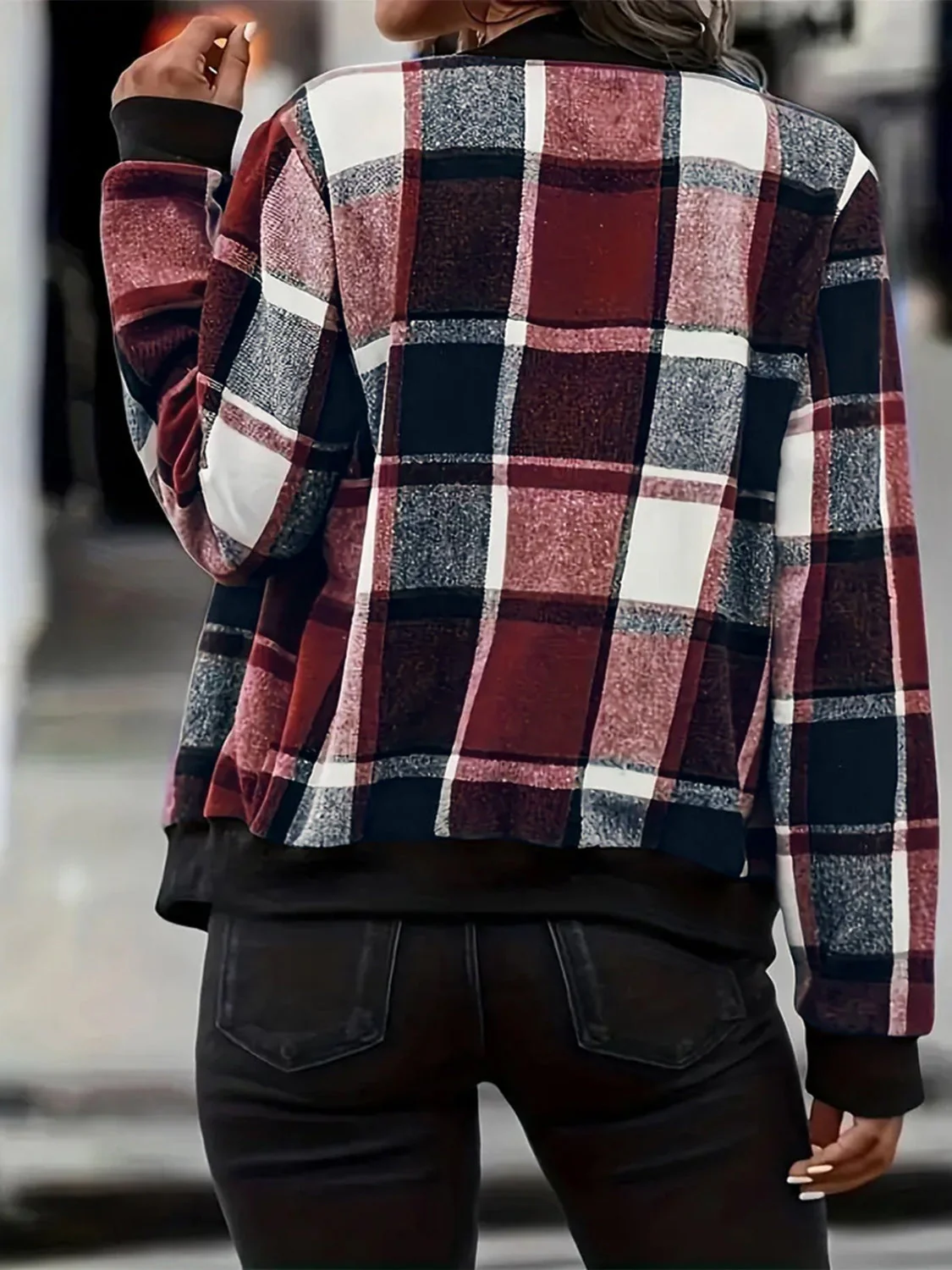 Klara | Oversized checked jacket with baseball collar and zip fastening - Image 9