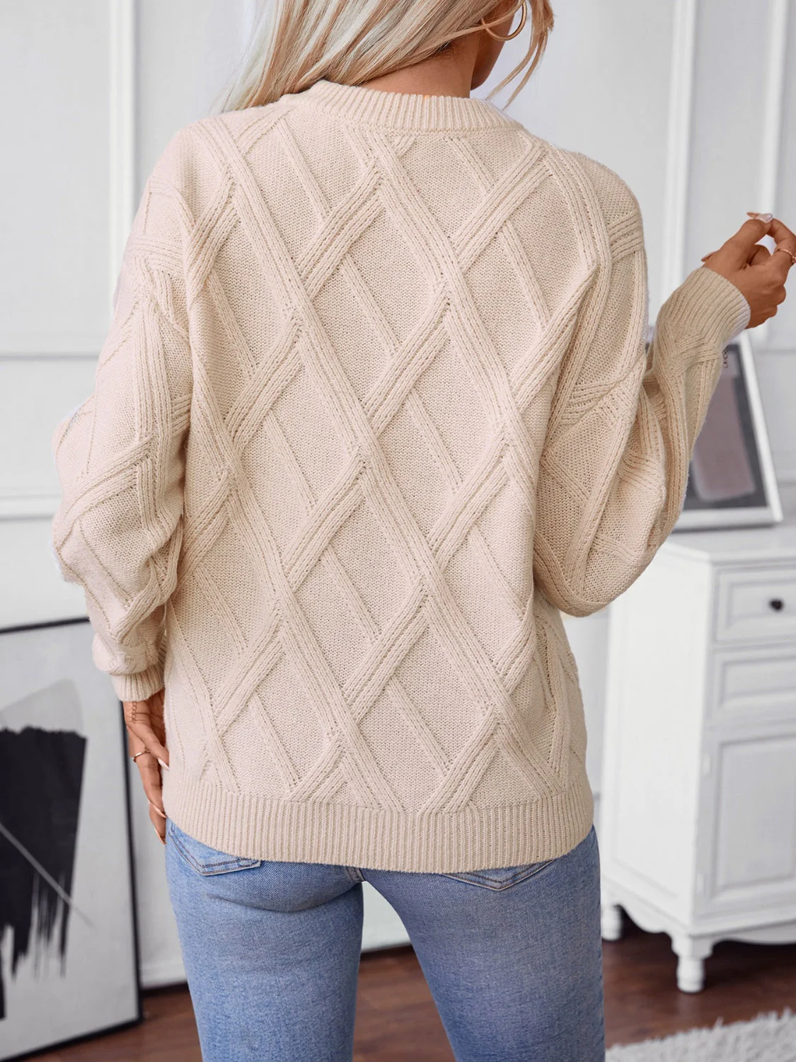 Kristin | Long-sleeved sweater with a geometric crew neck - Image 2