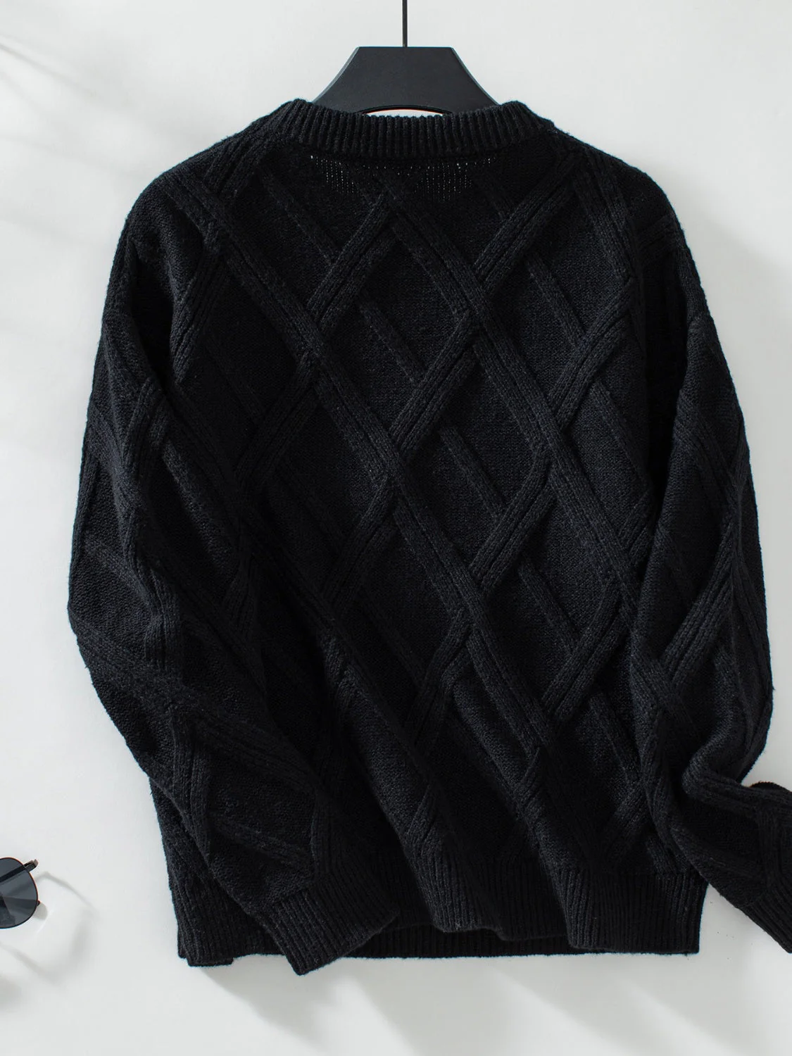 Kristin | Long-sleeved sweater with a geometric crew neck - Image 7