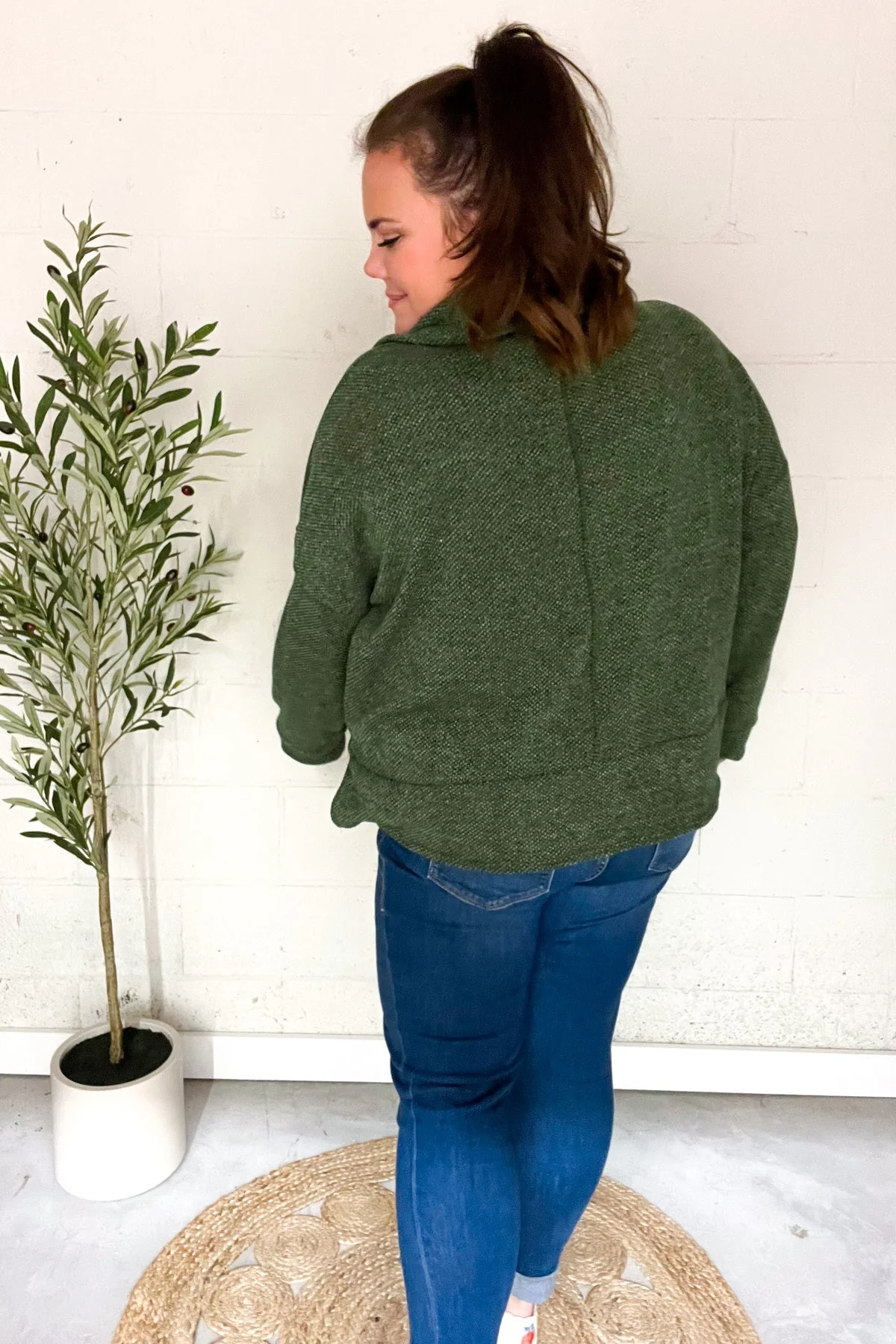 Kristina | Easy Living Olive green textured knit sweater with notched neckline and oversized collar - Image 7