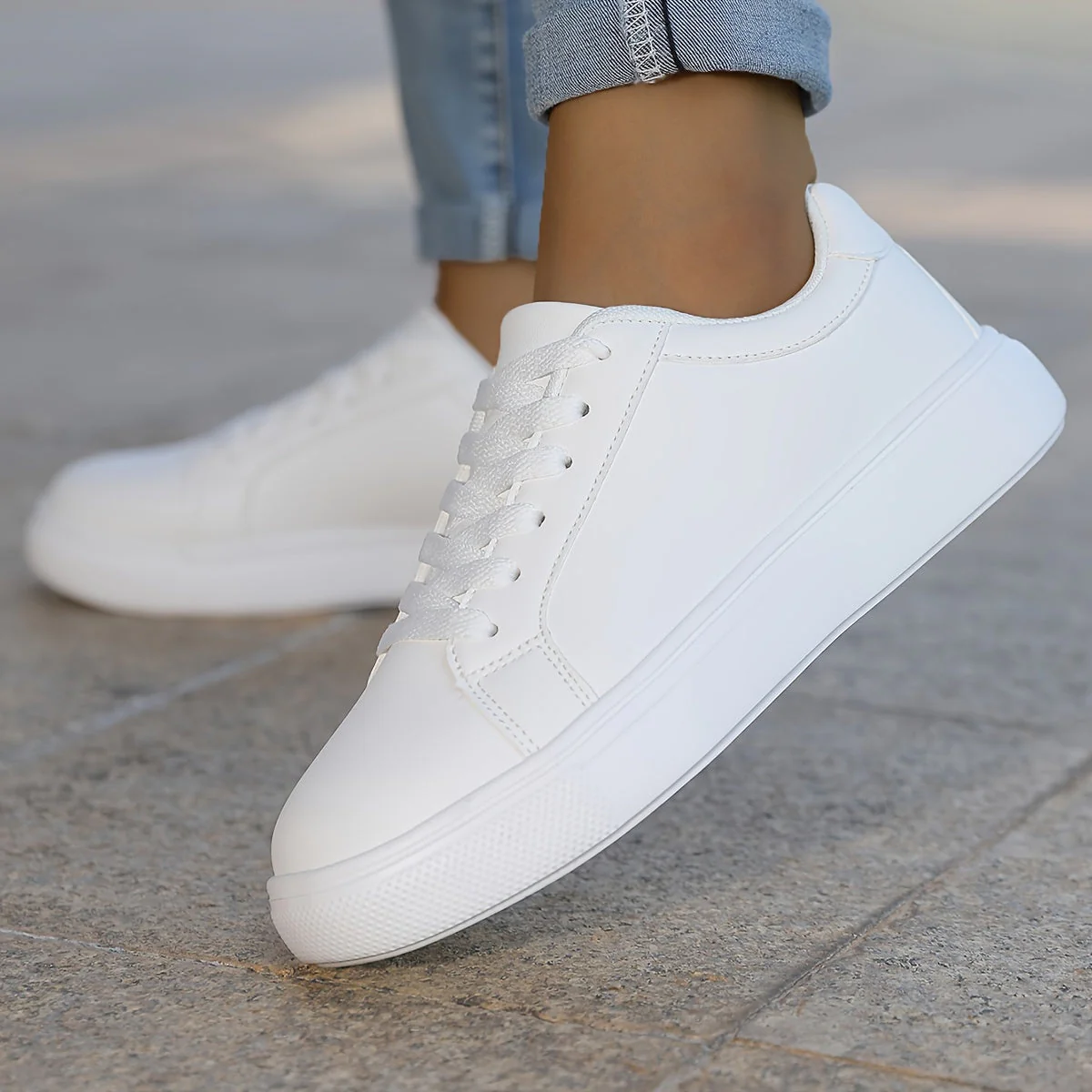 Kuroha® | Timeless and elegant sneakers
