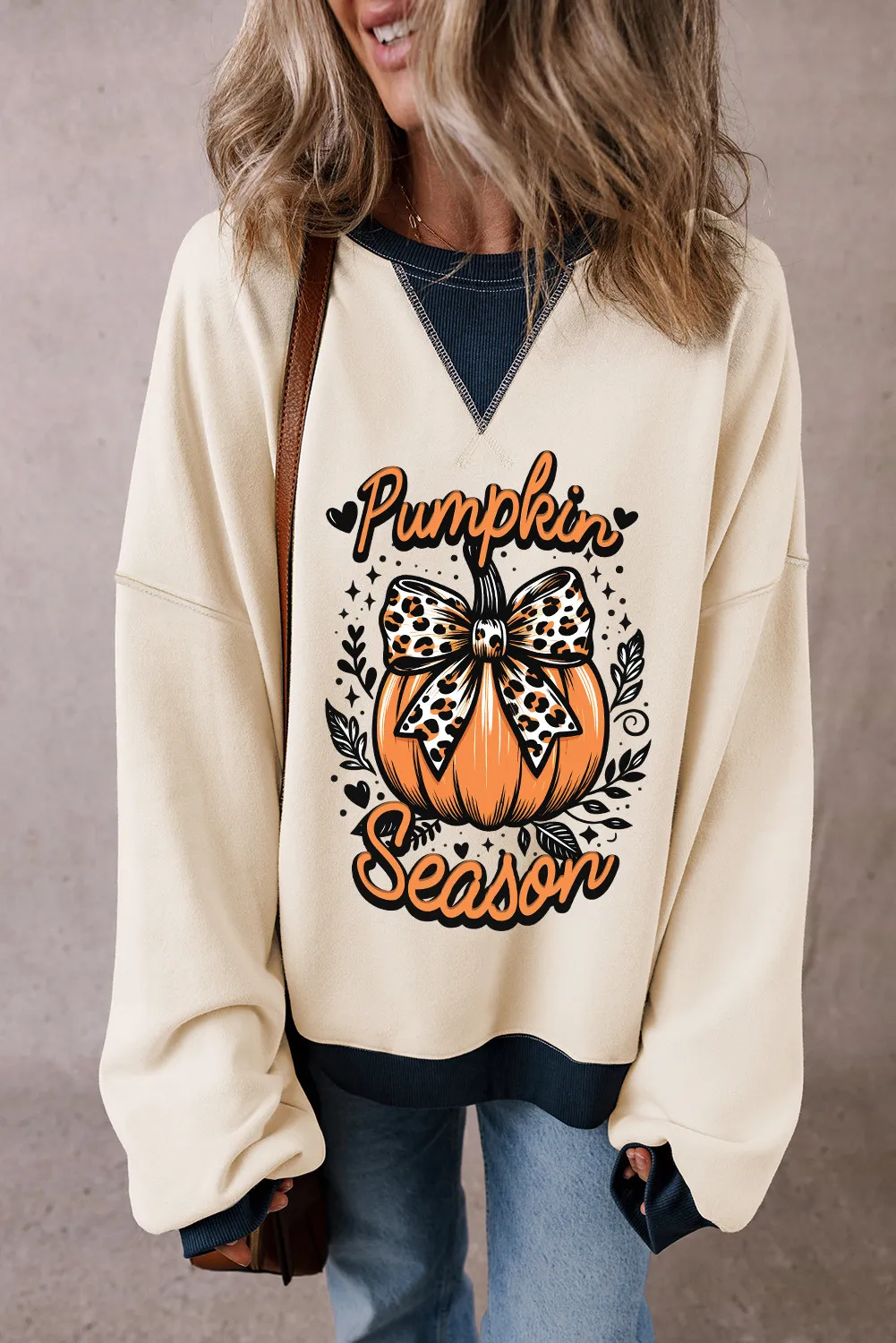 Lara | Long-sleeved sweatshirt with a pumpkin graphic - Image 2