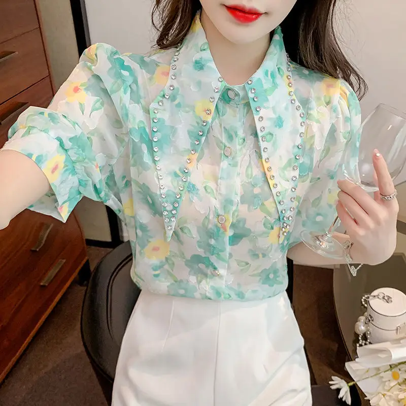 Larissa® | Blouse With Puff Sleeves And Diamond Collar - Image 2