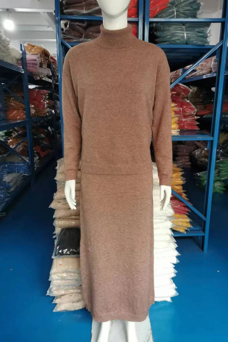 Larissa | Casual basic two-piece suit with a turtleneck and long sleeves - Image 13