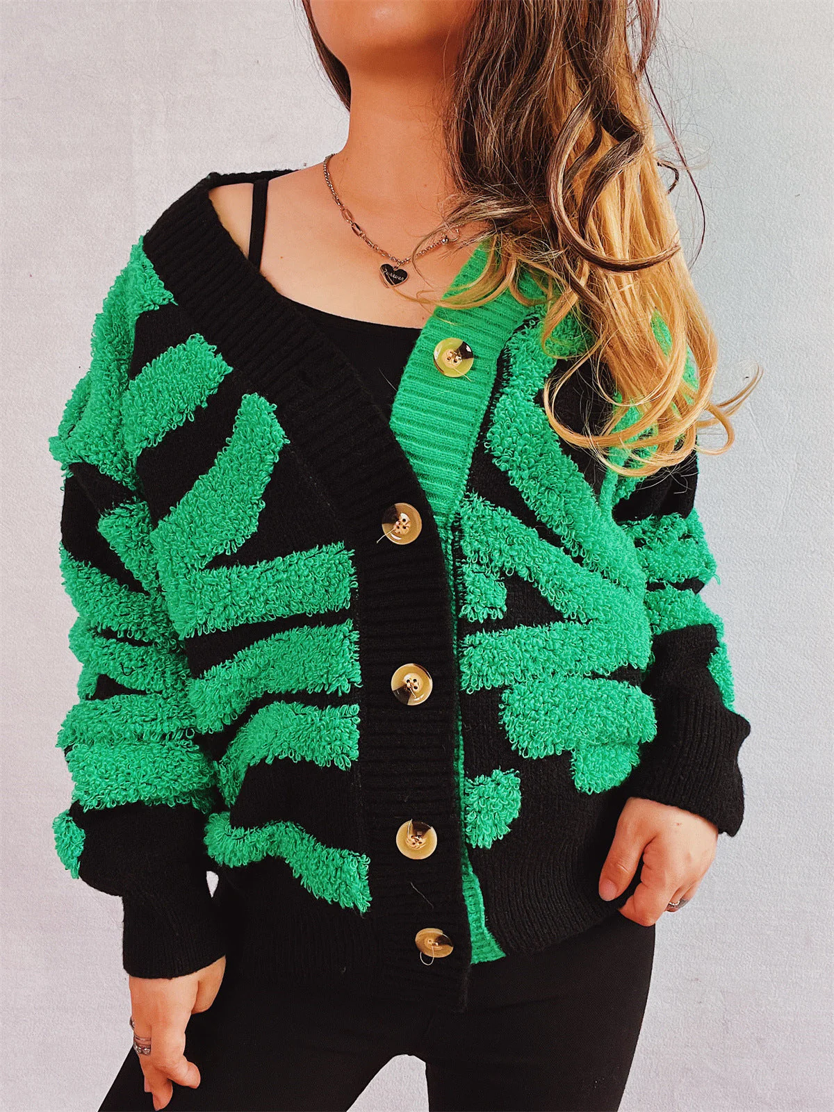 Lea | Contrast color long sleeve cardigan with buttons - Image 11