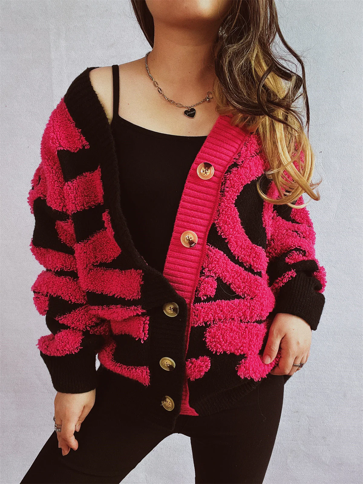 Lea | Contrast color long sleeve cardigan with buttons - Image 15
