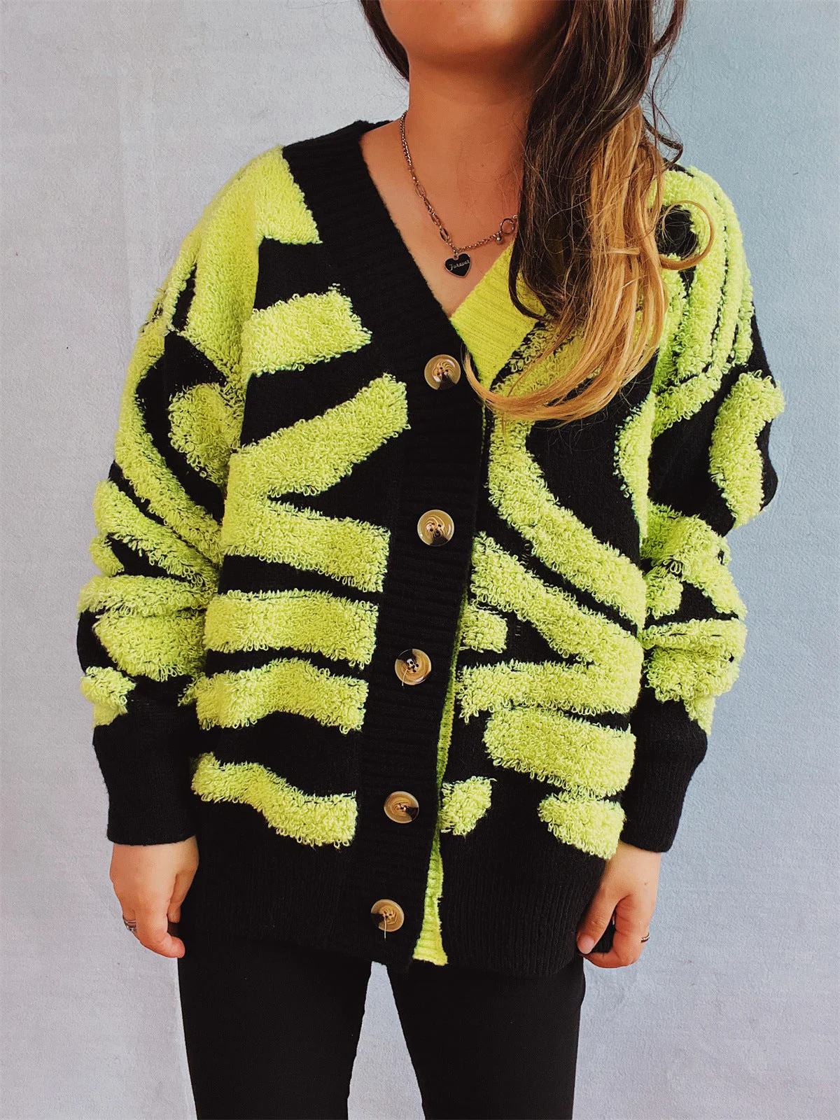 Lea | Contrast color long sleeve cardigan with buttons - Image 16