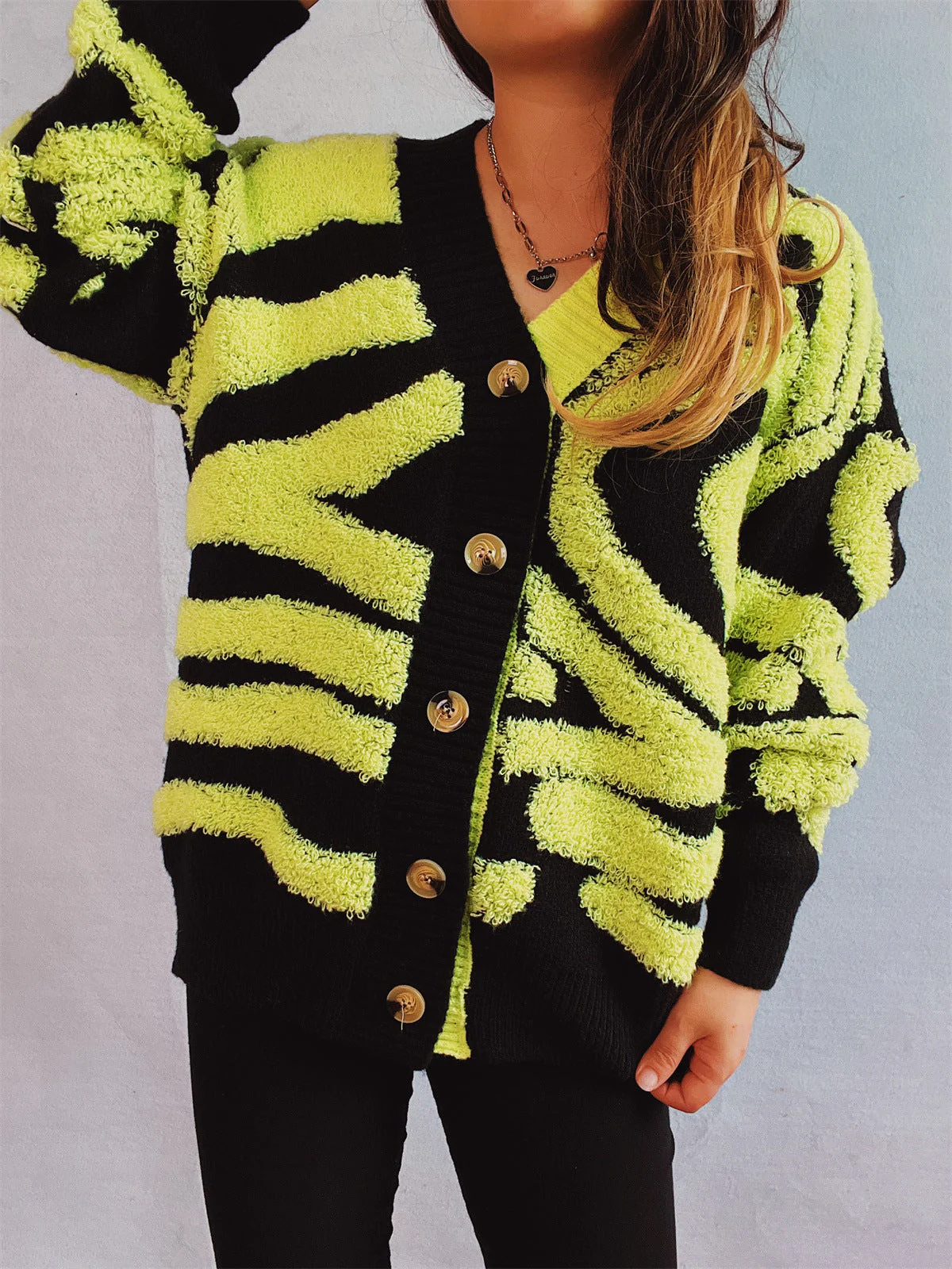 Lea | Contrast color long sleeve cardigan with buttons - Image 17