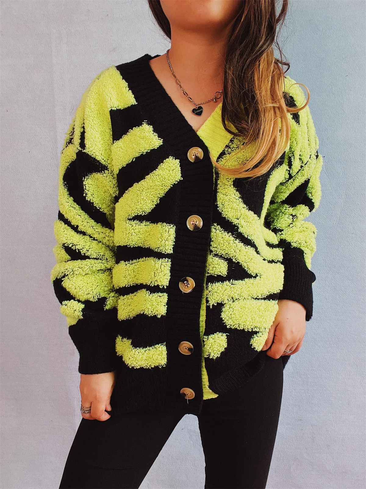 Lea | Contrast color long sleeve cardigan with buttons - Image 18