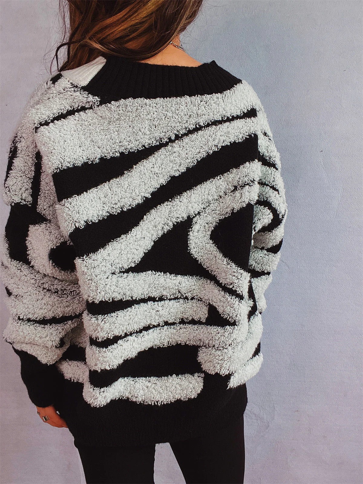 Lea | Contrast color long sleeve cardigan with buttons - Image 2