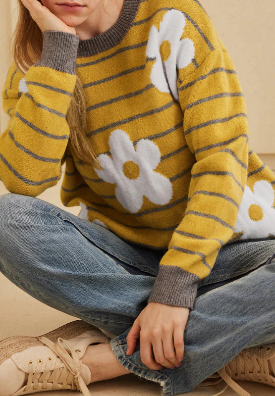 Leire | Long-sleeved sweater with floral stripes and a crew neck