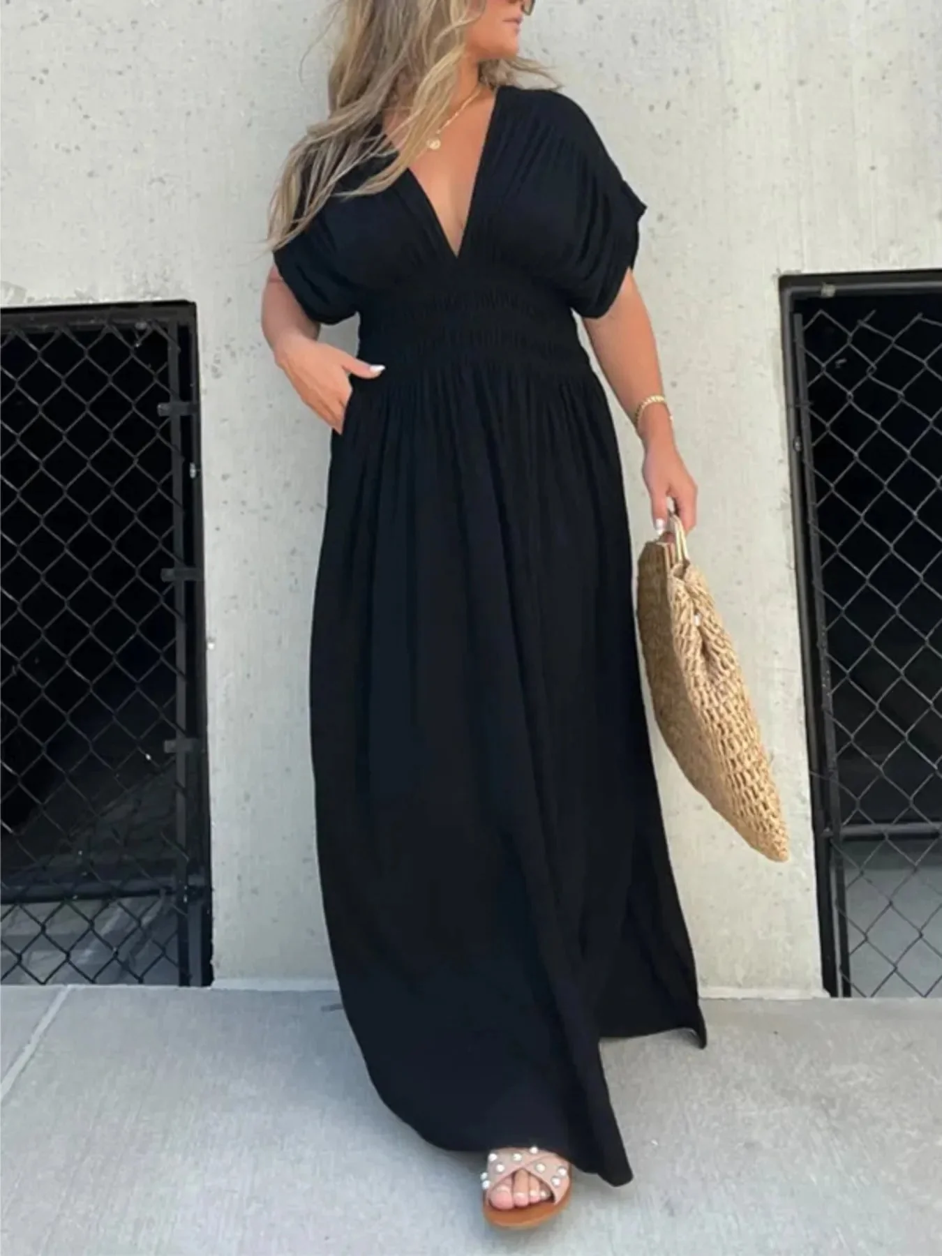 Letizia® | Elegant Maxi Dress With V-Neckline And Side Slit - Image 2