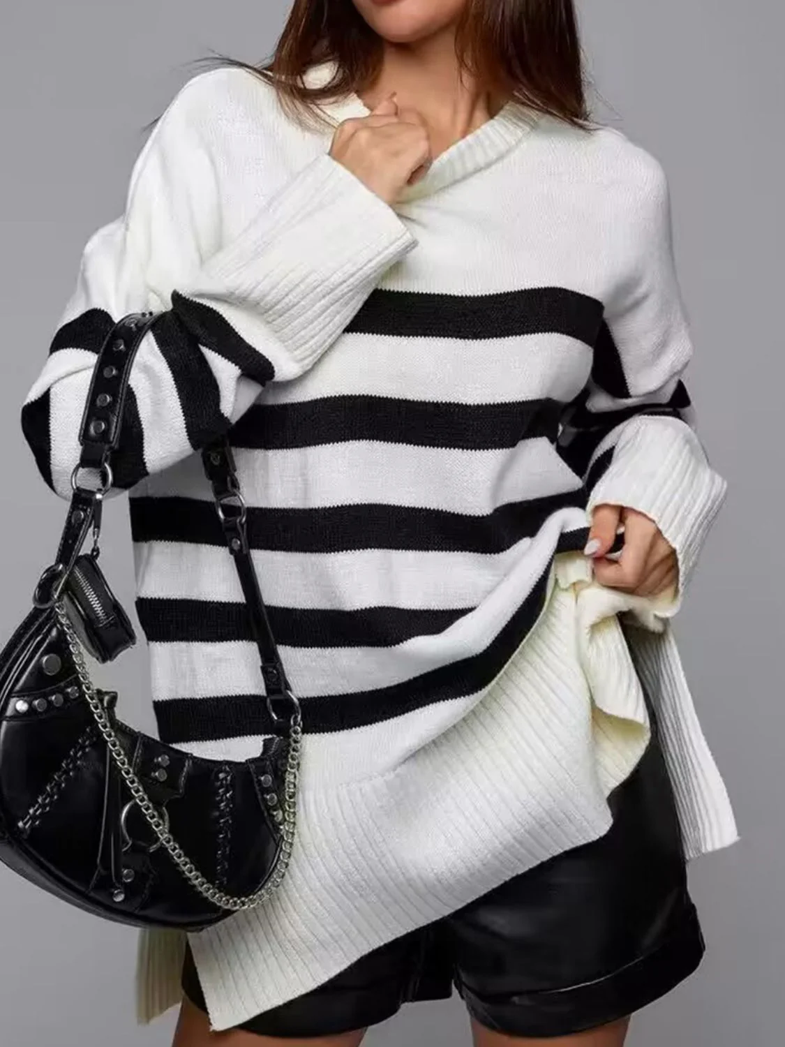 Lidia | Striped slit sweater with a crew neck - Image 8