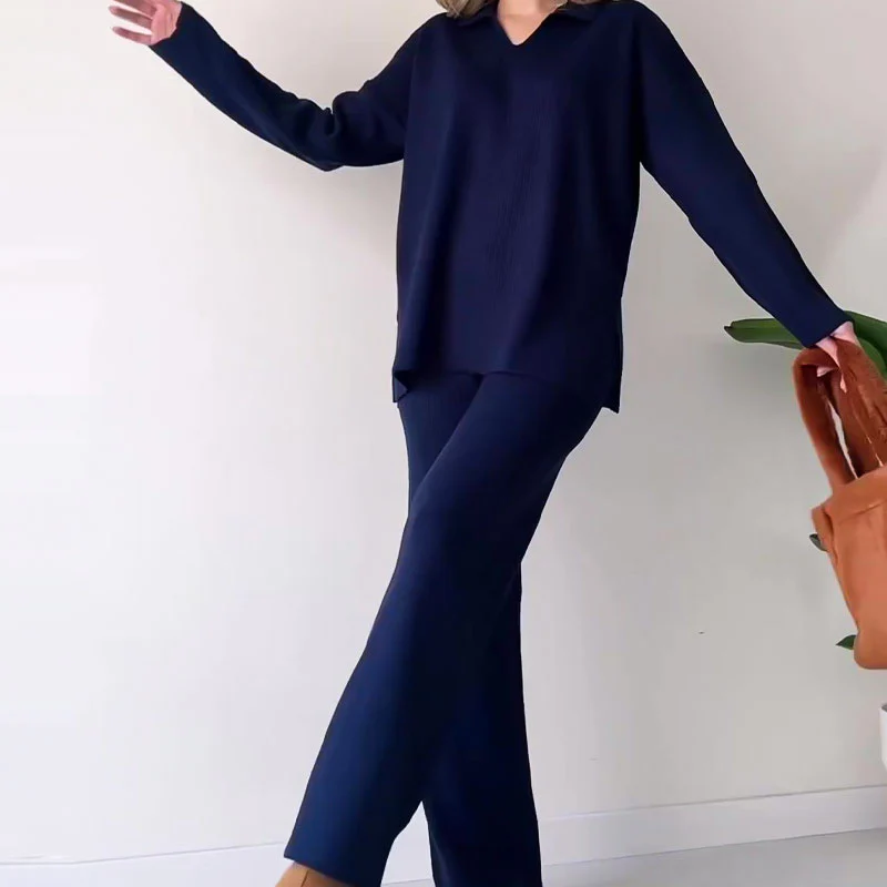 Lina | Casual two-piece suit with a V-neck and slit. - Image 6