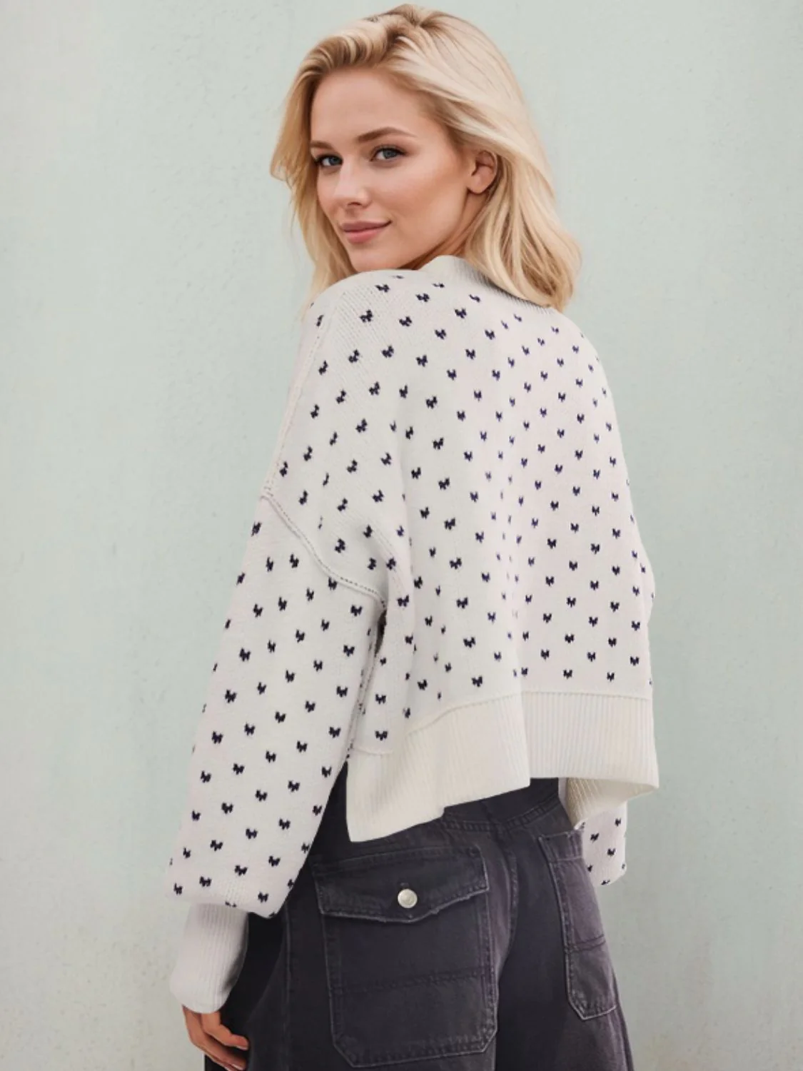 Liselotte | Long-sleeved sweater with a slit and a crew neck - Image 9