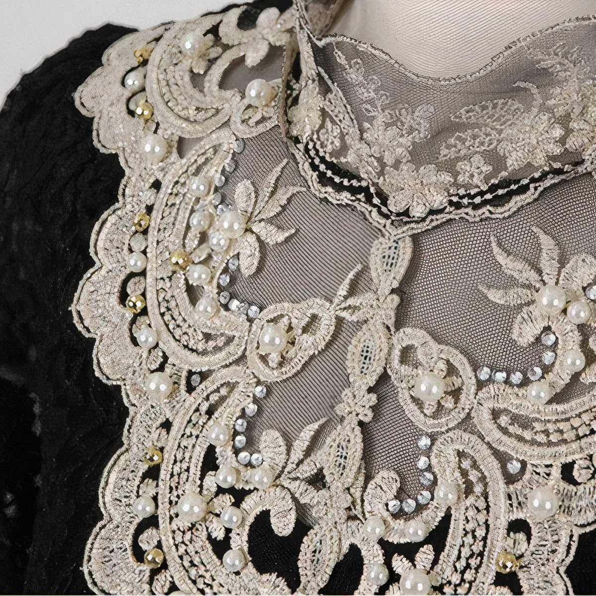 Lucía® | Elegant Blouse With Embroidery - Image 4