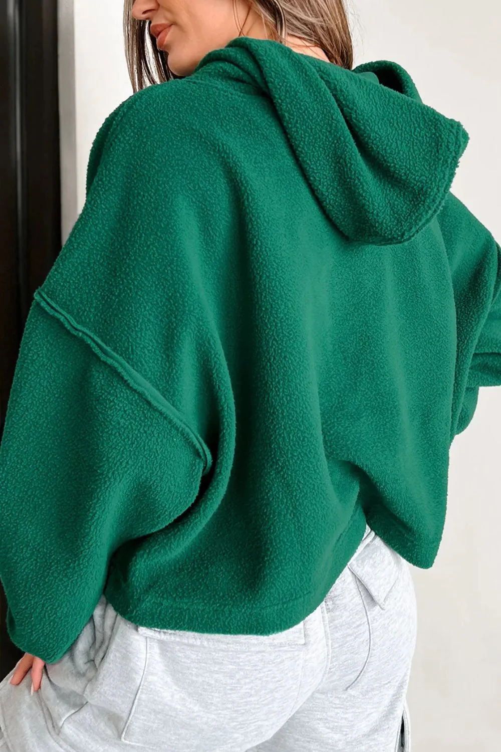 Lucía | Hoodie with exposed seam and long sleeves - Image 10