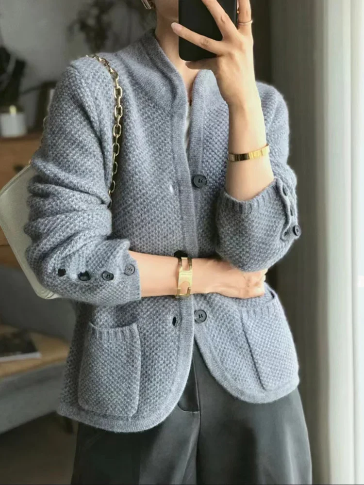 Lucrecia | Elegant cardigan with a high collar - Image 3