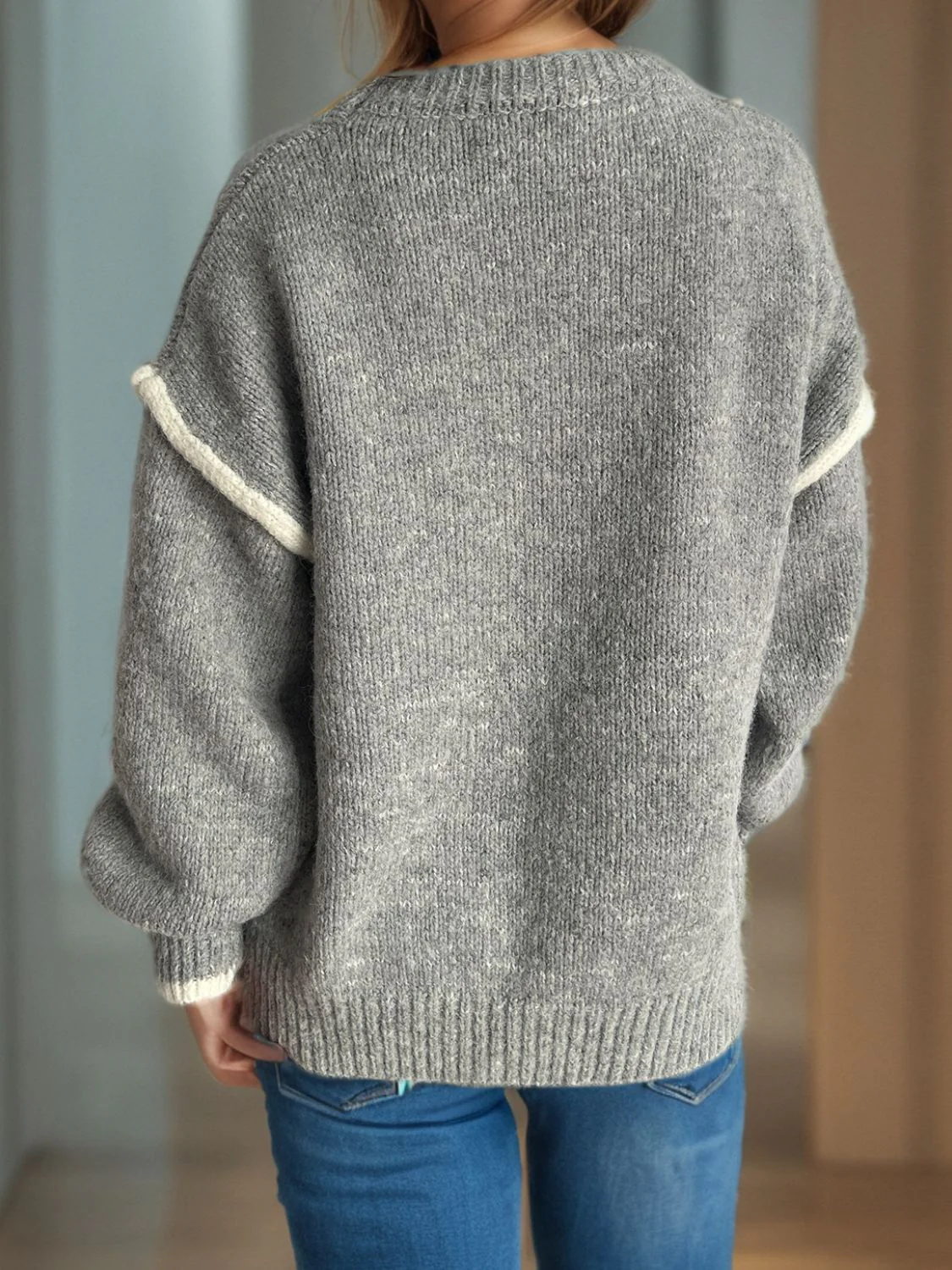Luz | Round neck sweater with sloping shoulders and contrasting trim - Image 10