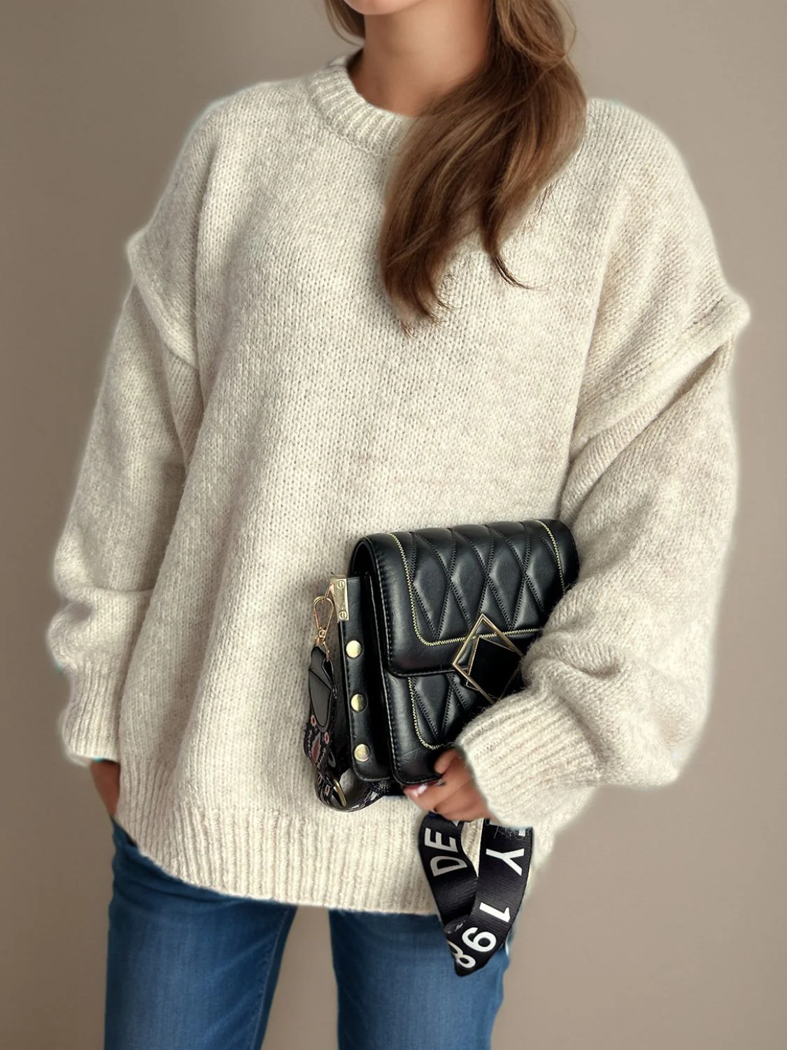 Luz | Round neck sweater with sloping shoulders and contrasting trim - Image 20
