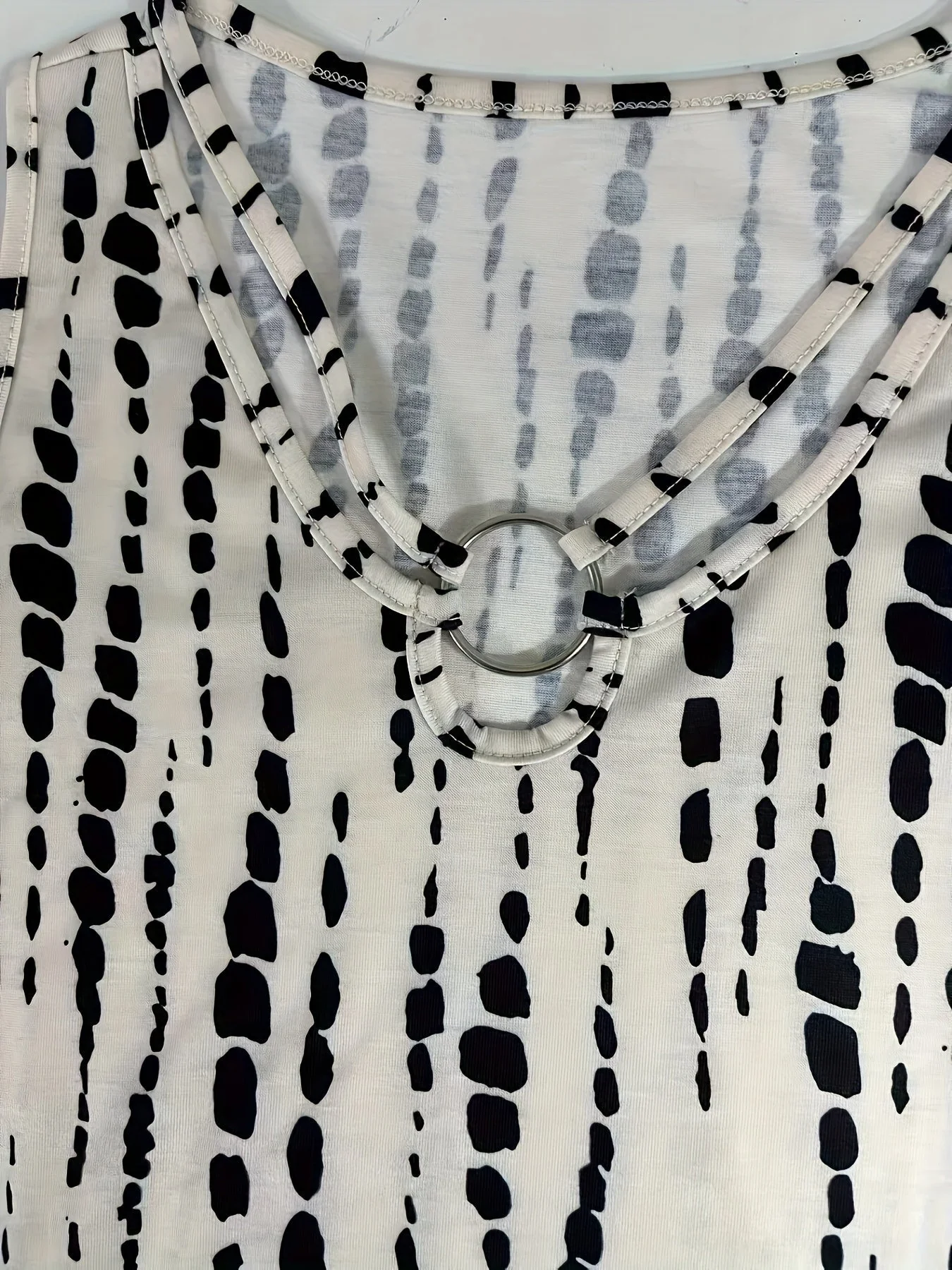 Luz® | Sleeveless Design & Abstract Print - Image 2