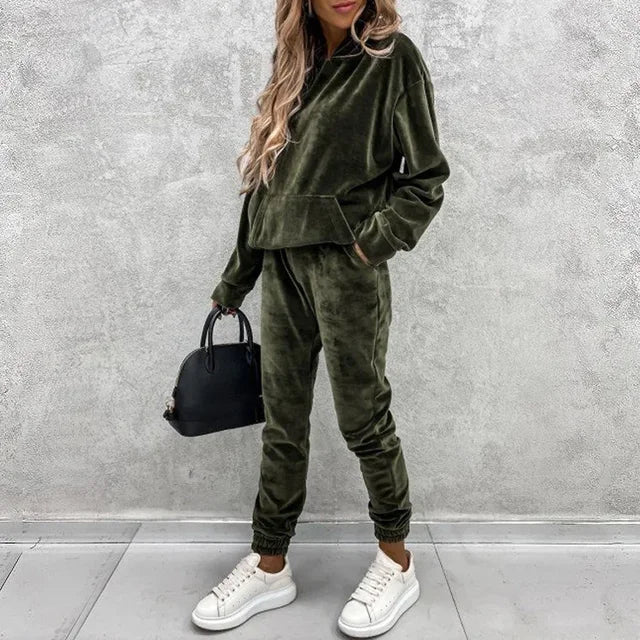 Magali | Luxurious velvet sweater and jogging pants set - Image 3