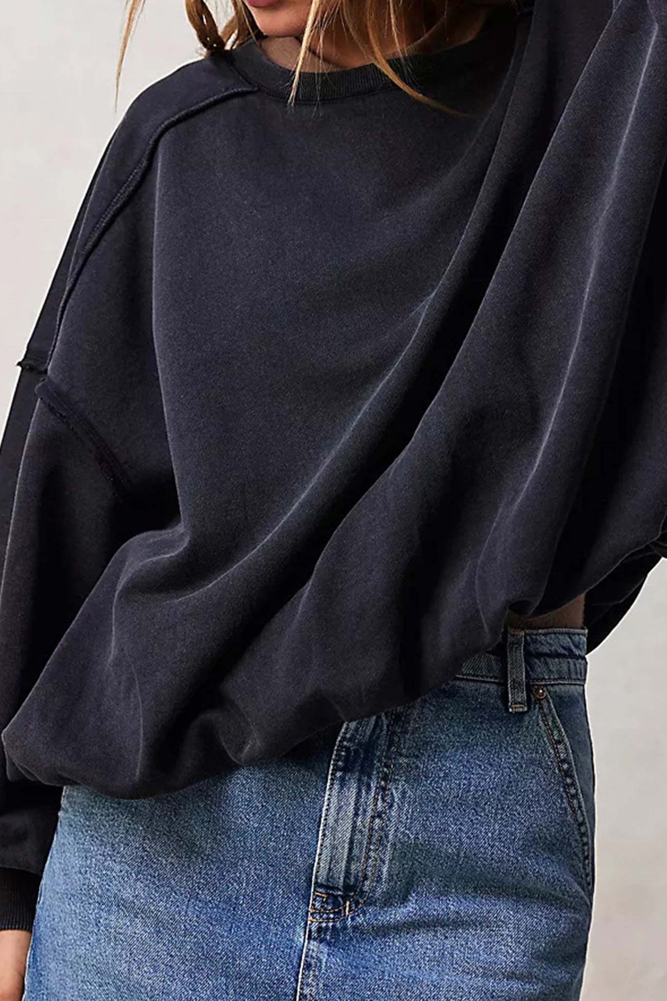 Magda | Solid raw edge crew neck sweatshirt - Image 4