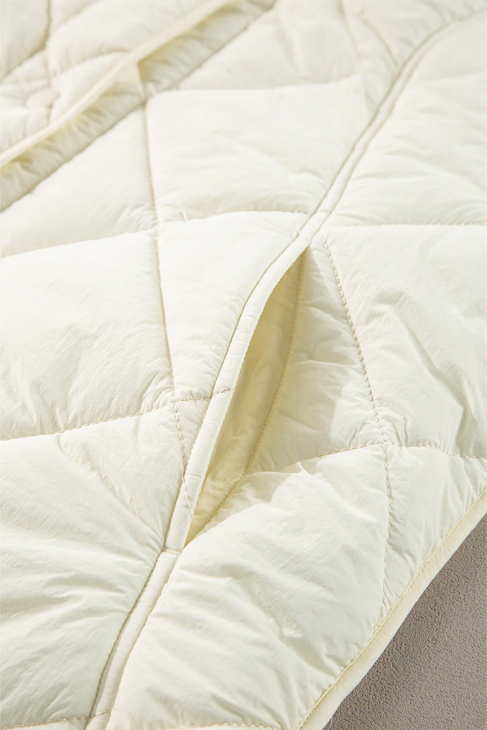 Maite | Vest with snap-down structure and pockets - Image 10